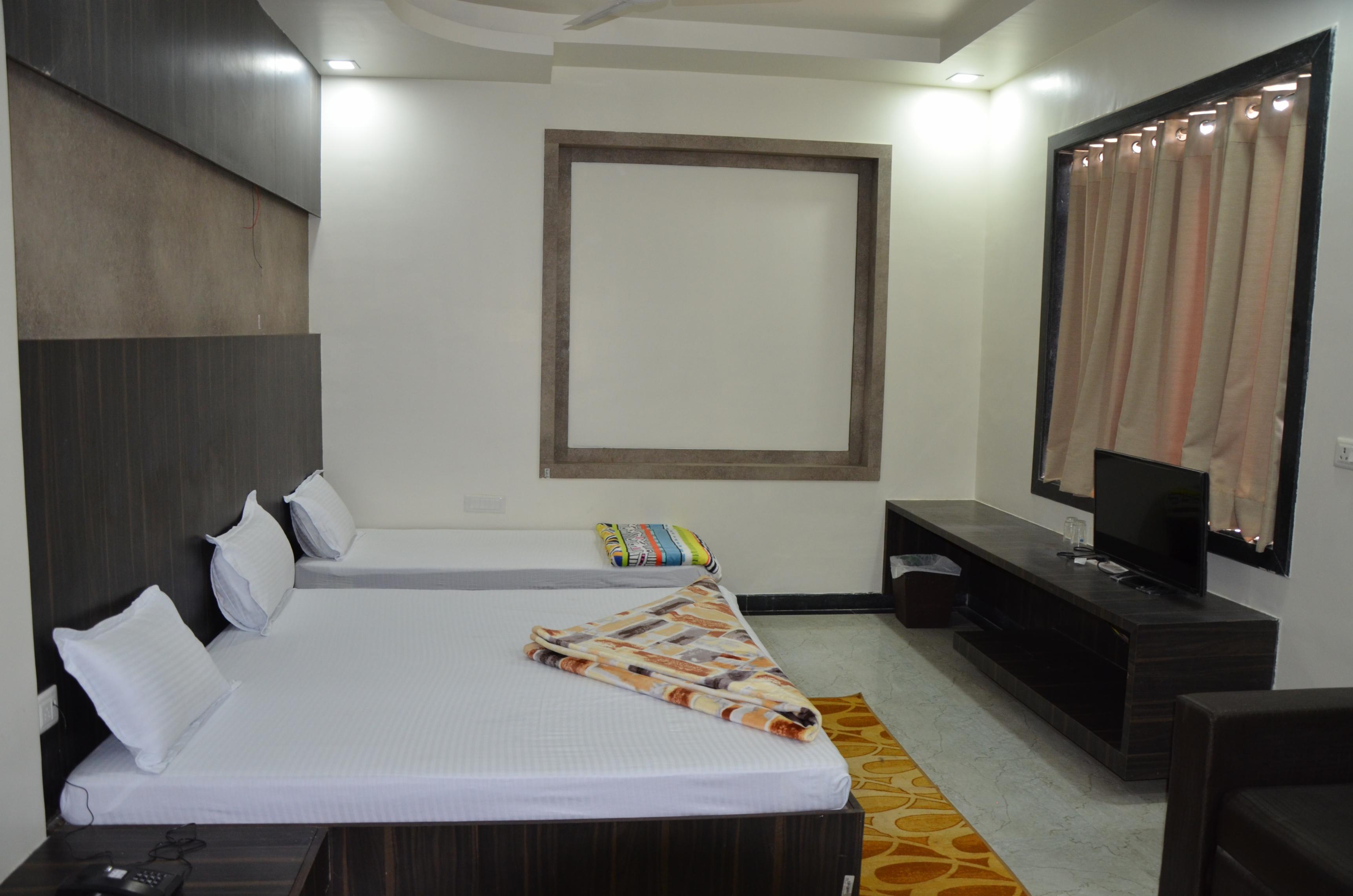 Jaiswal Sewa Sadan Room Type - Super Deluxe Triple