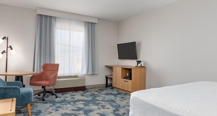Hampton Inn and Suites Houston Pasadena Room Type - 1 KING BED NONSMOKING