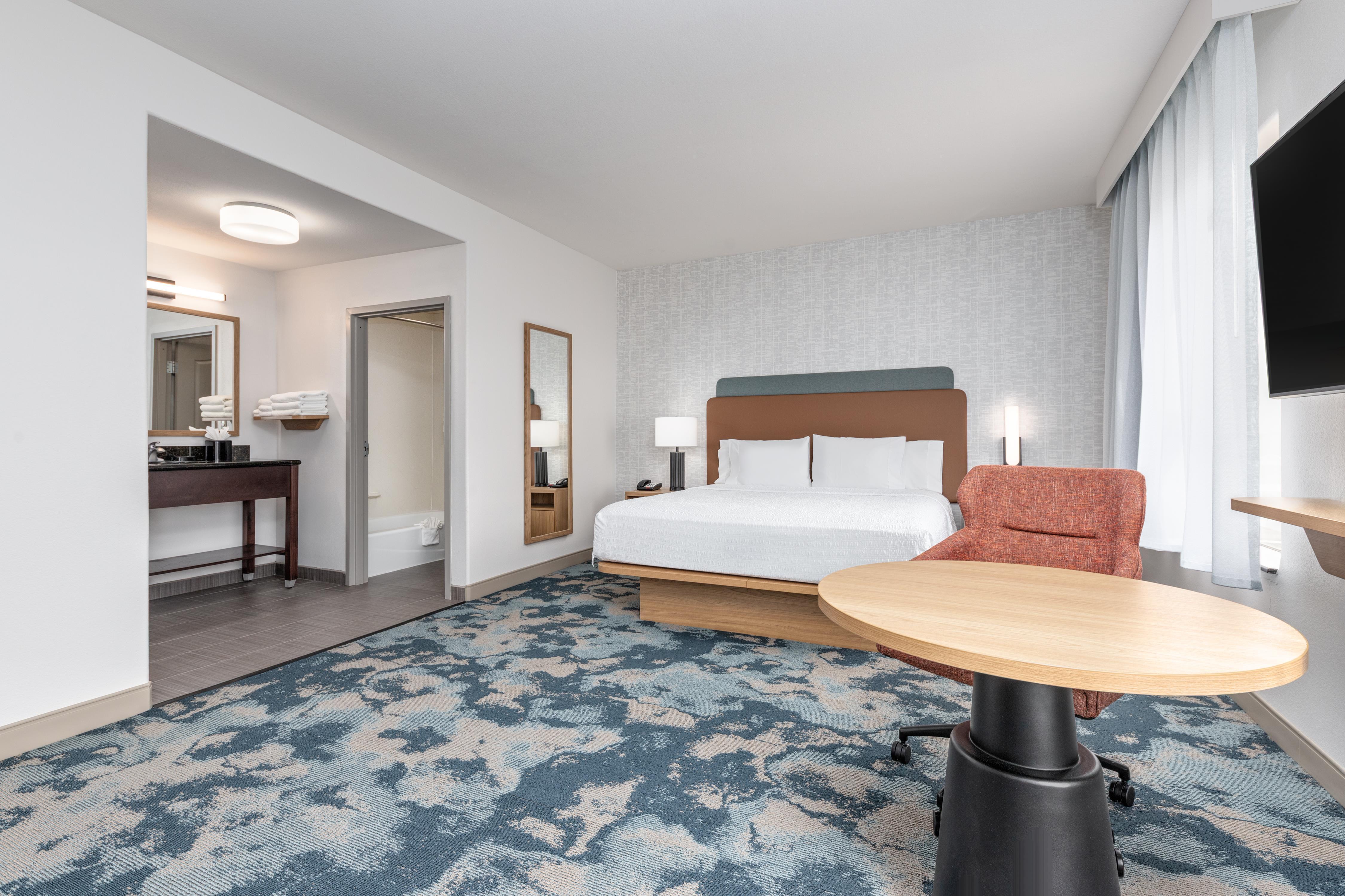 Hampton Inn and Suites Houston Pasadena - Tap to explore photos