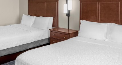 Hampton Inn & Suites - Coconut Creek, FL Room Type - 2 QNS MICROWV FRIDGE NS