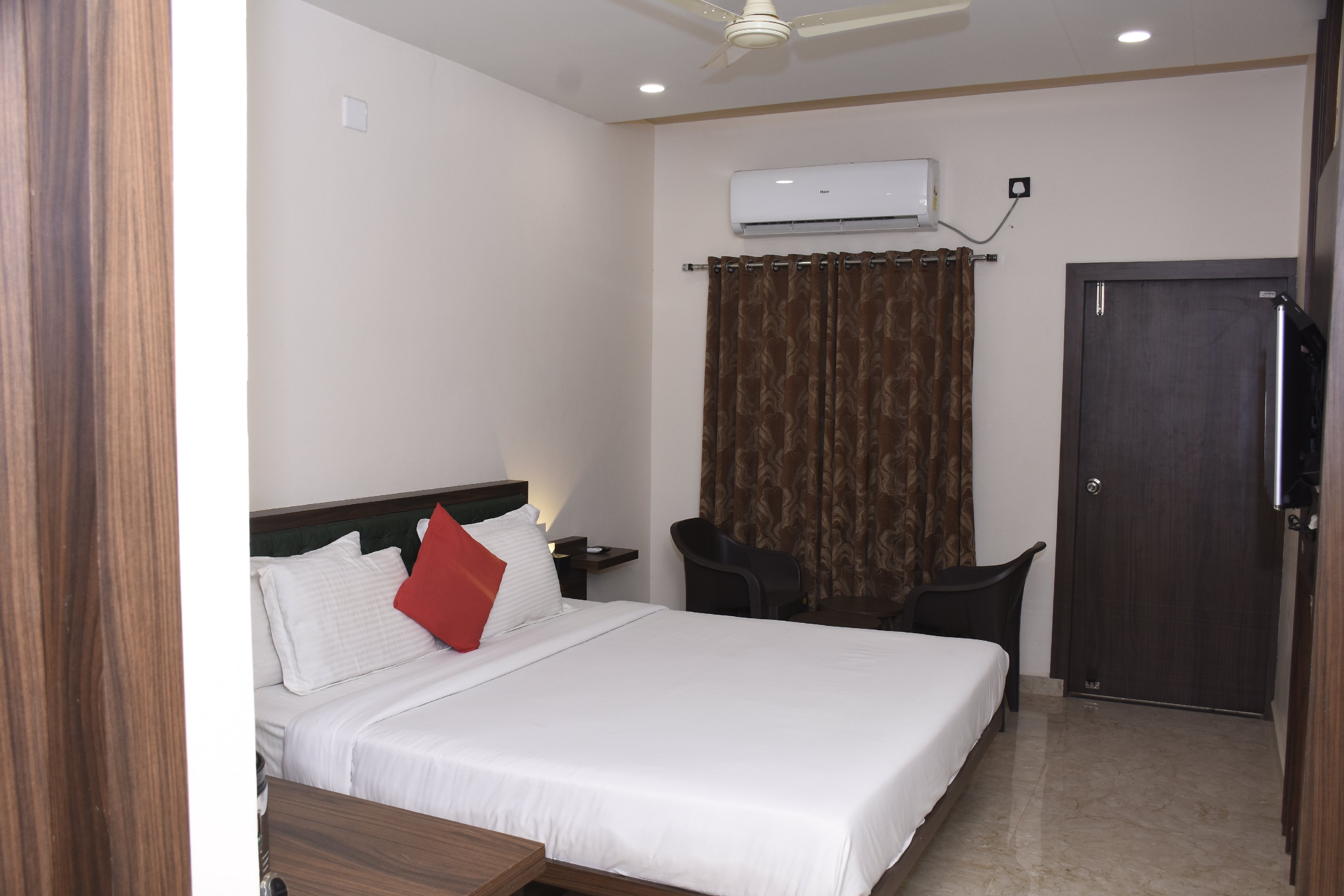 Hotel Matangi Room Type - Deluxe Double Bed Ac Room
