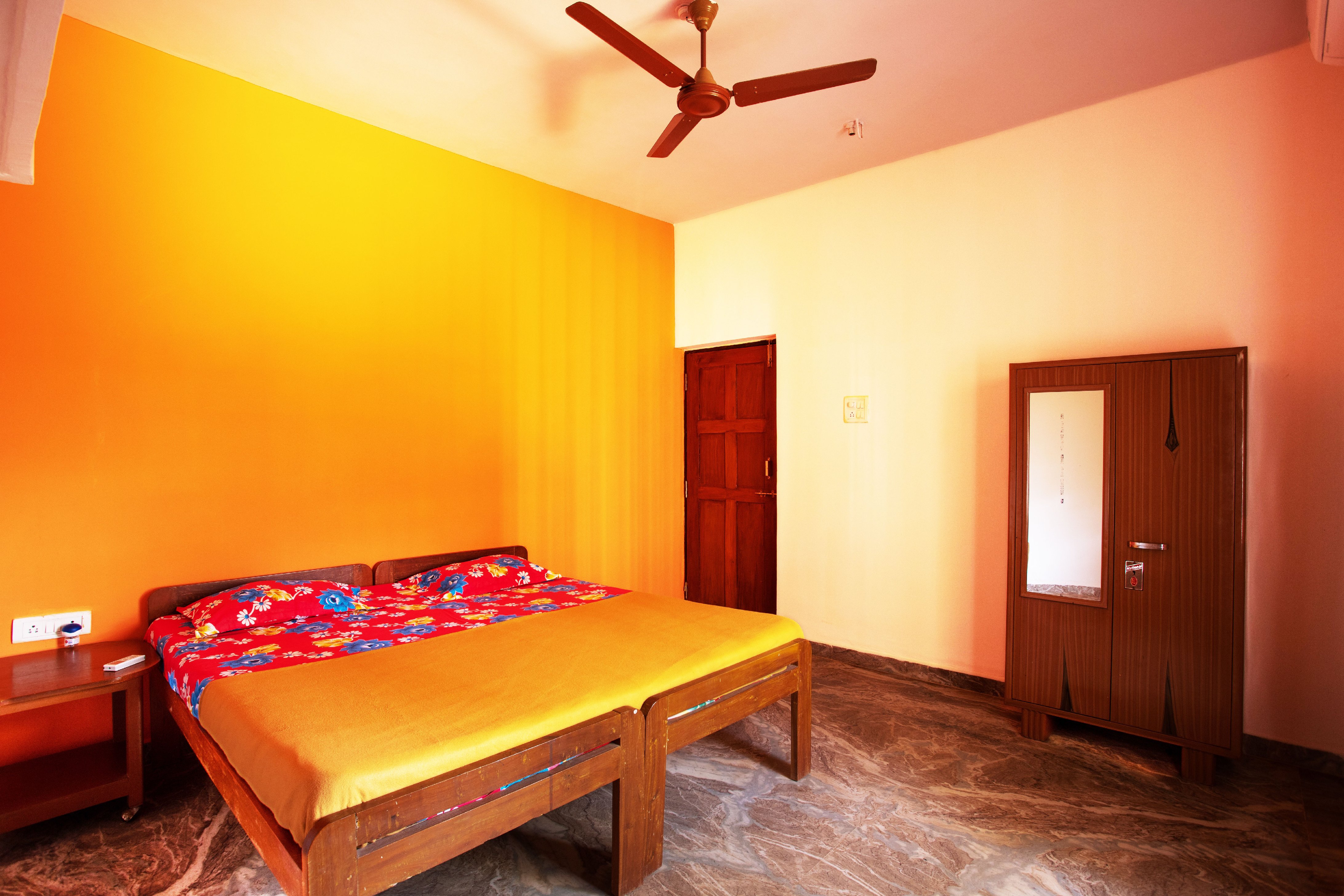 Santana Guest House - Tap to explore photos