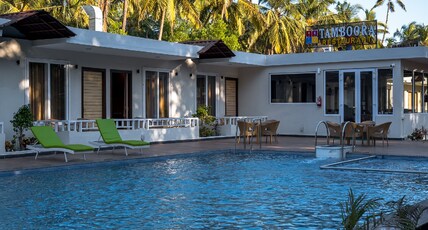 GOLDEN SANDS RESORT Room Type - Deluxe Pool View Room with Balcony GOLDEN SANDS RESORT Room Type - Deluxe Pool View Room with Balcony