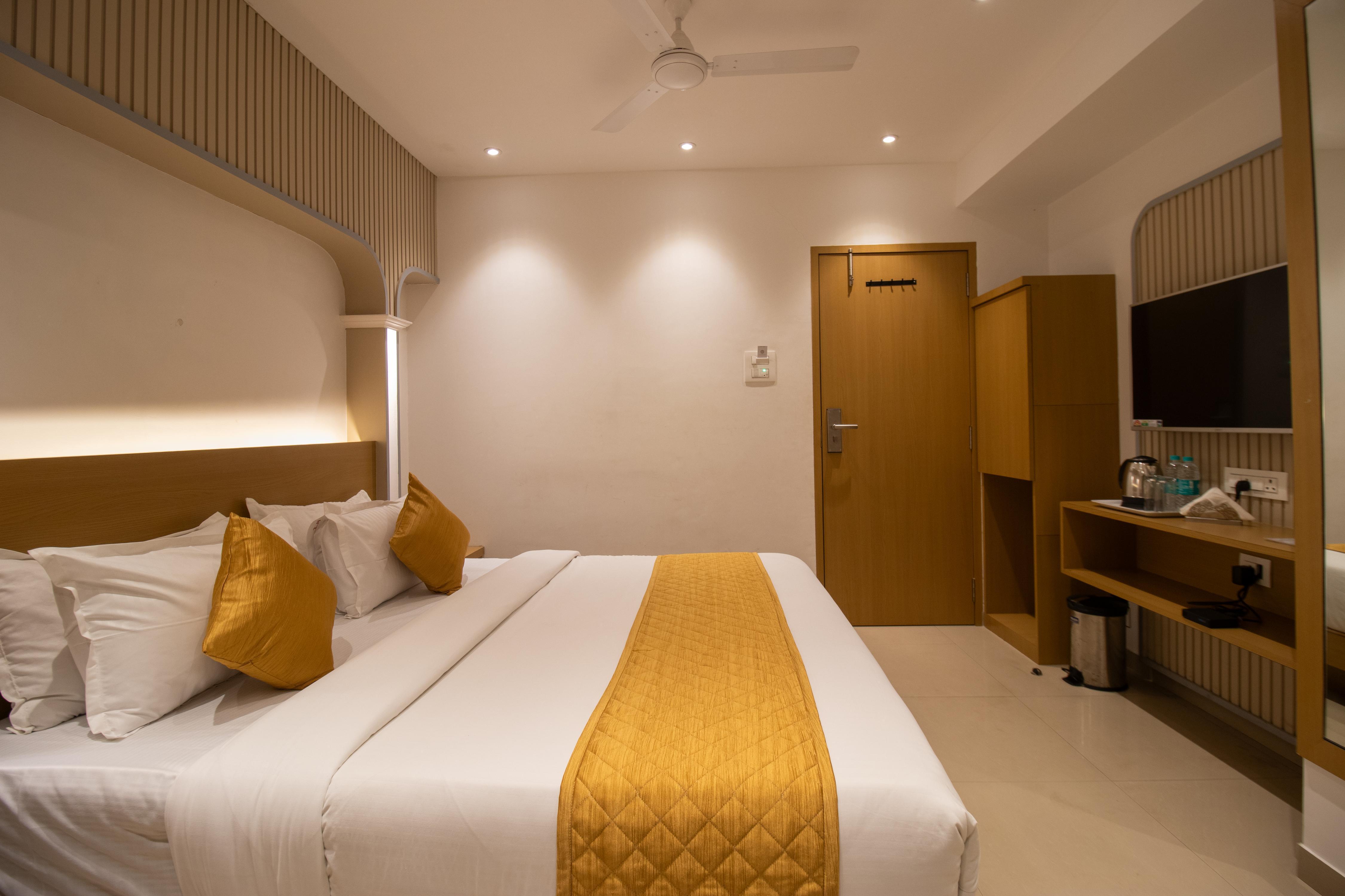 Hotel Malad Inn - Tap to explore photos