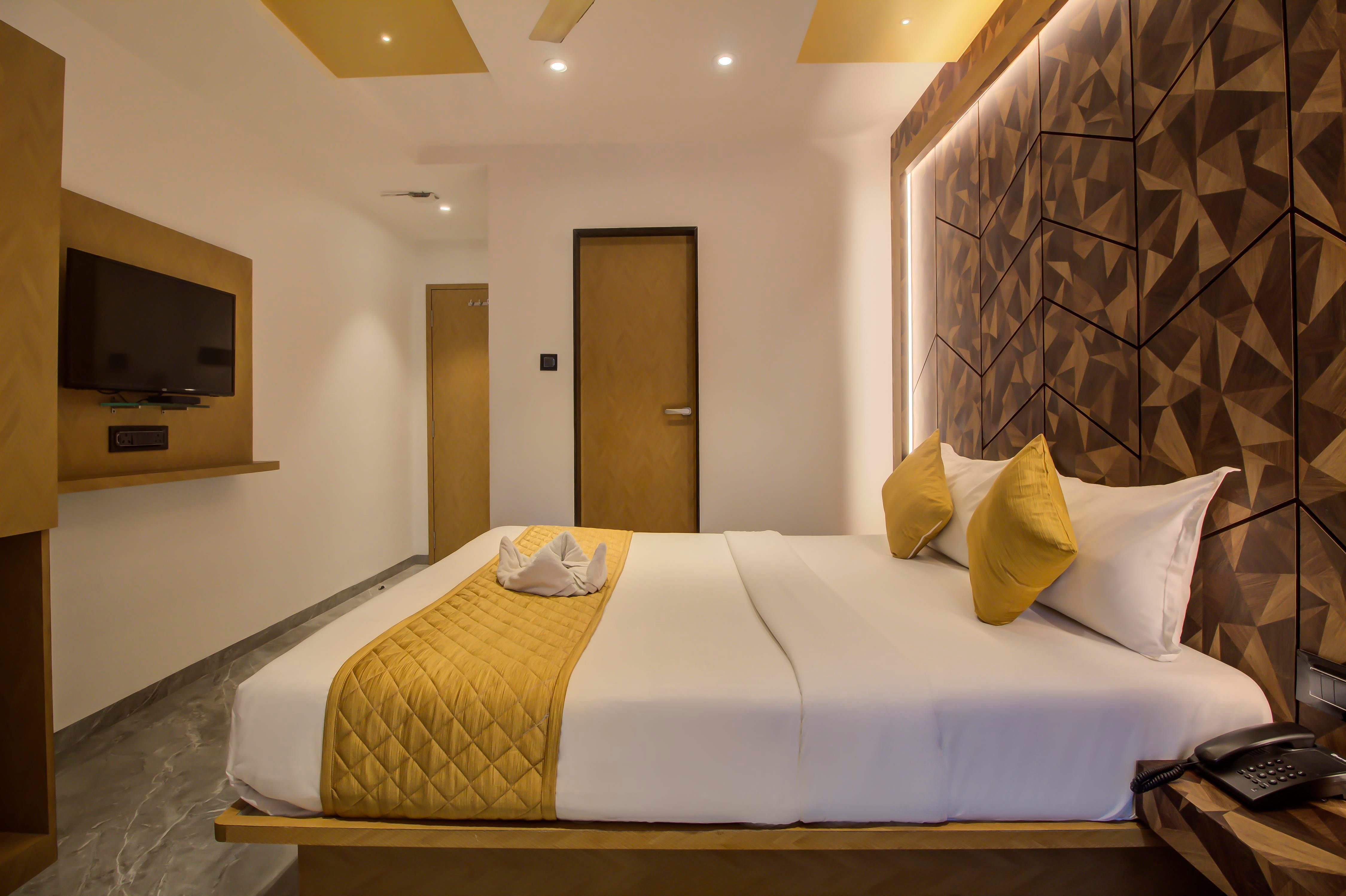 Hotel Malad Inn - Tap to explore photos