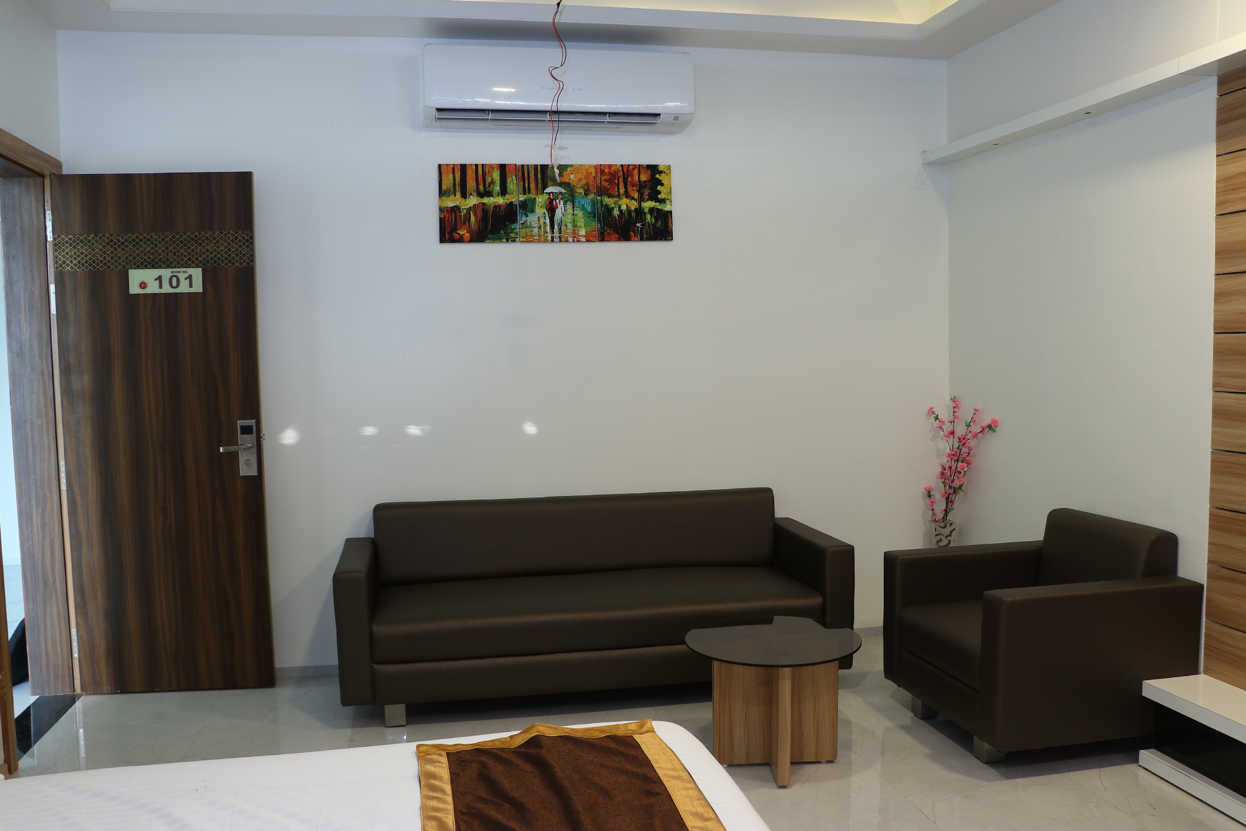 Hotel Jaidhan Room Type - Suite Room