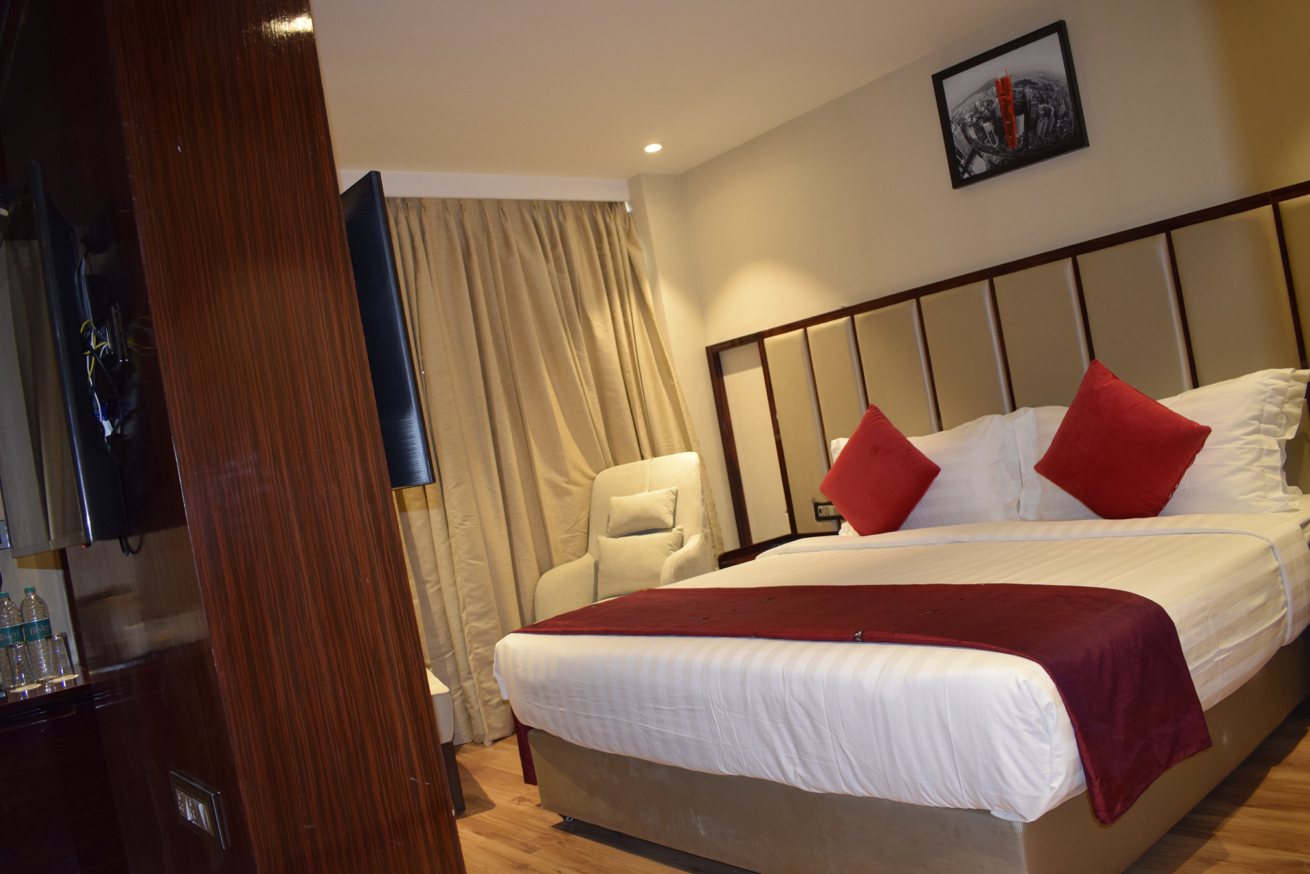 Clarks Premier Kota Room Type - Suite Room with Jacuzzi and King Bed