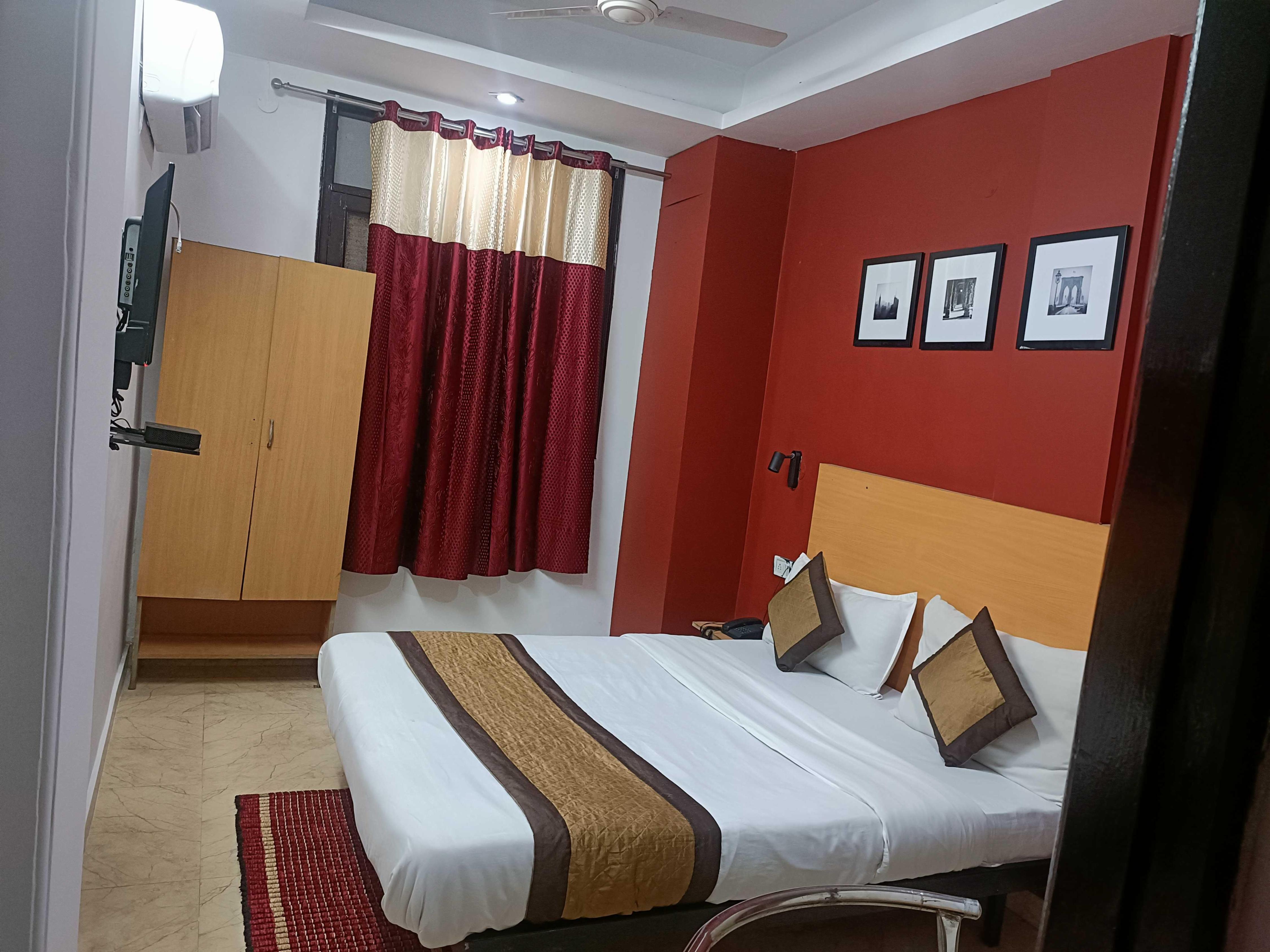 Hotel Mango Tree - Tap to explore photos