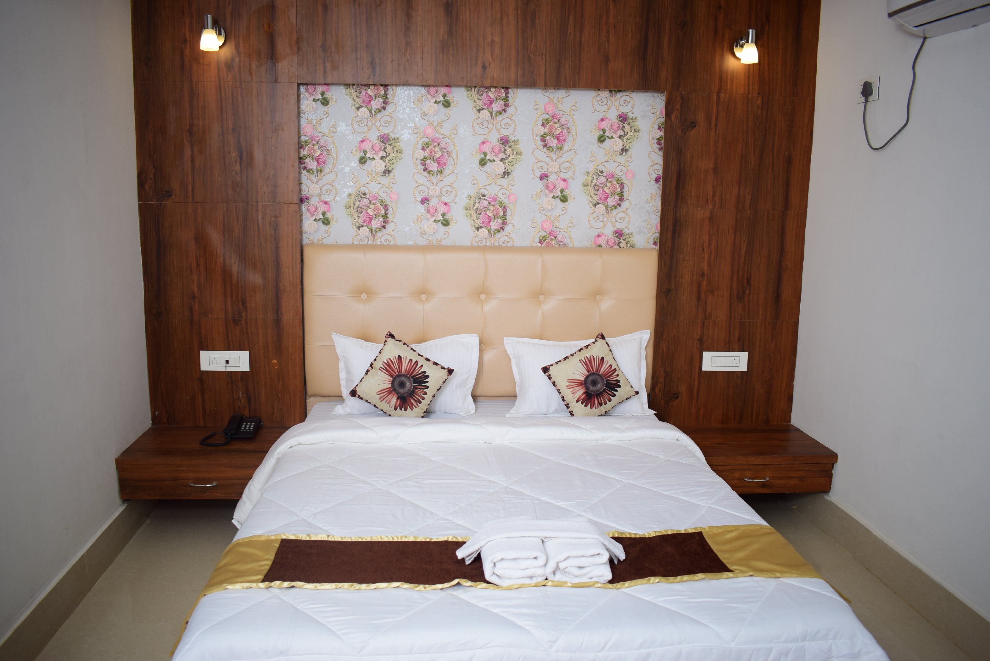 HOTEL TLB PALACE Room Type - ELEGANT EXECUTIVE