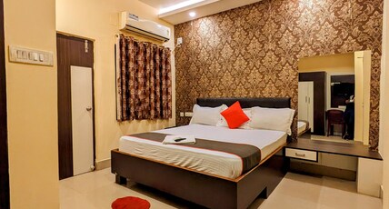 HOTEL SUN CITY Room Type - Superior King Room with Balcony
