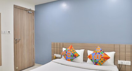 Hotel Nice Room Type - Deluxe Non Ac (UNMARRIED COUPLE NOT ALLOWED) Single Bed