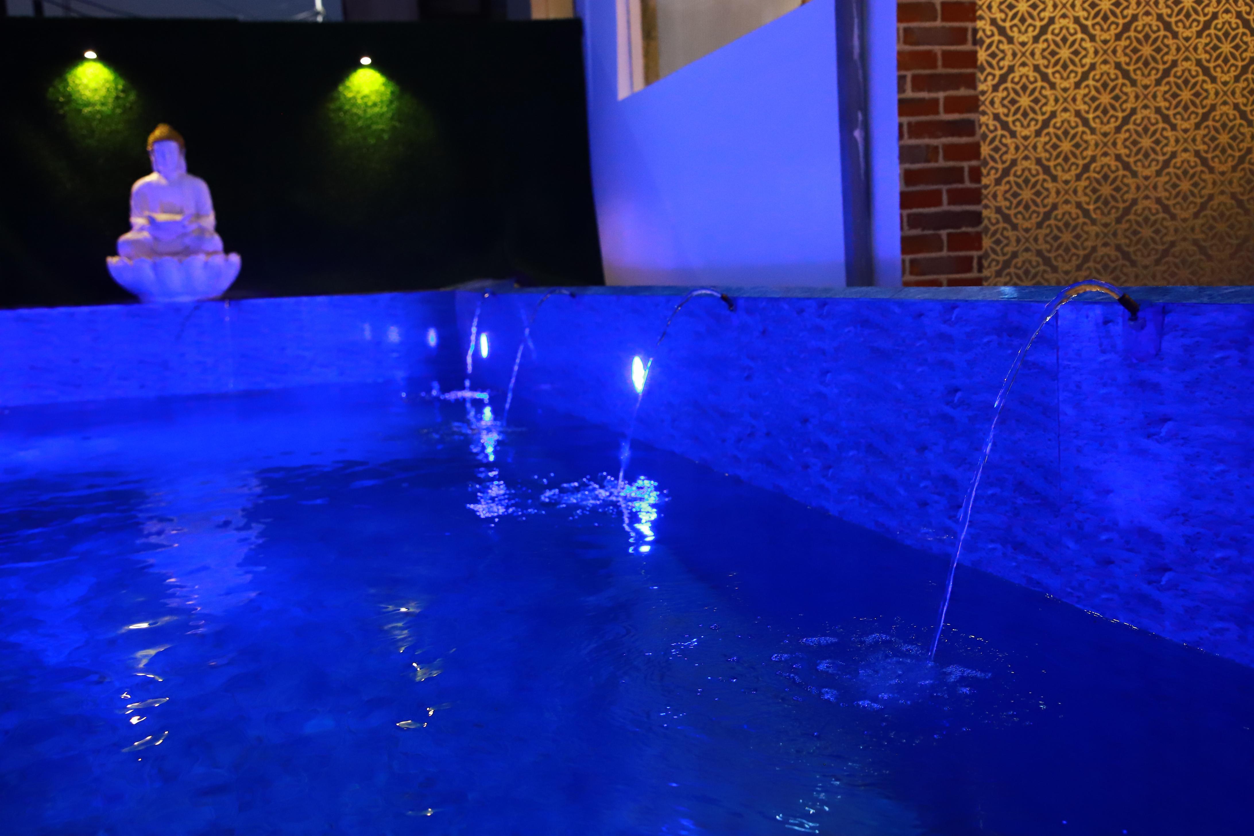 Knights Inn Premier En-Suite Service Apartment - Tap to explore photos