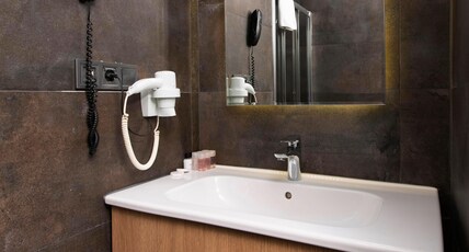 Premist Hotels Taksim Room Type - Superior Room with Balcony Premist Hotels Taksim Room Type - Superior Room with Balcony