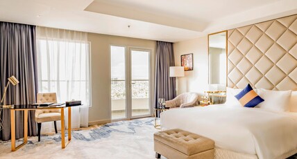 La Vela Saigon Hotel Room Type - Premier Luxury King Room – Balcony City View