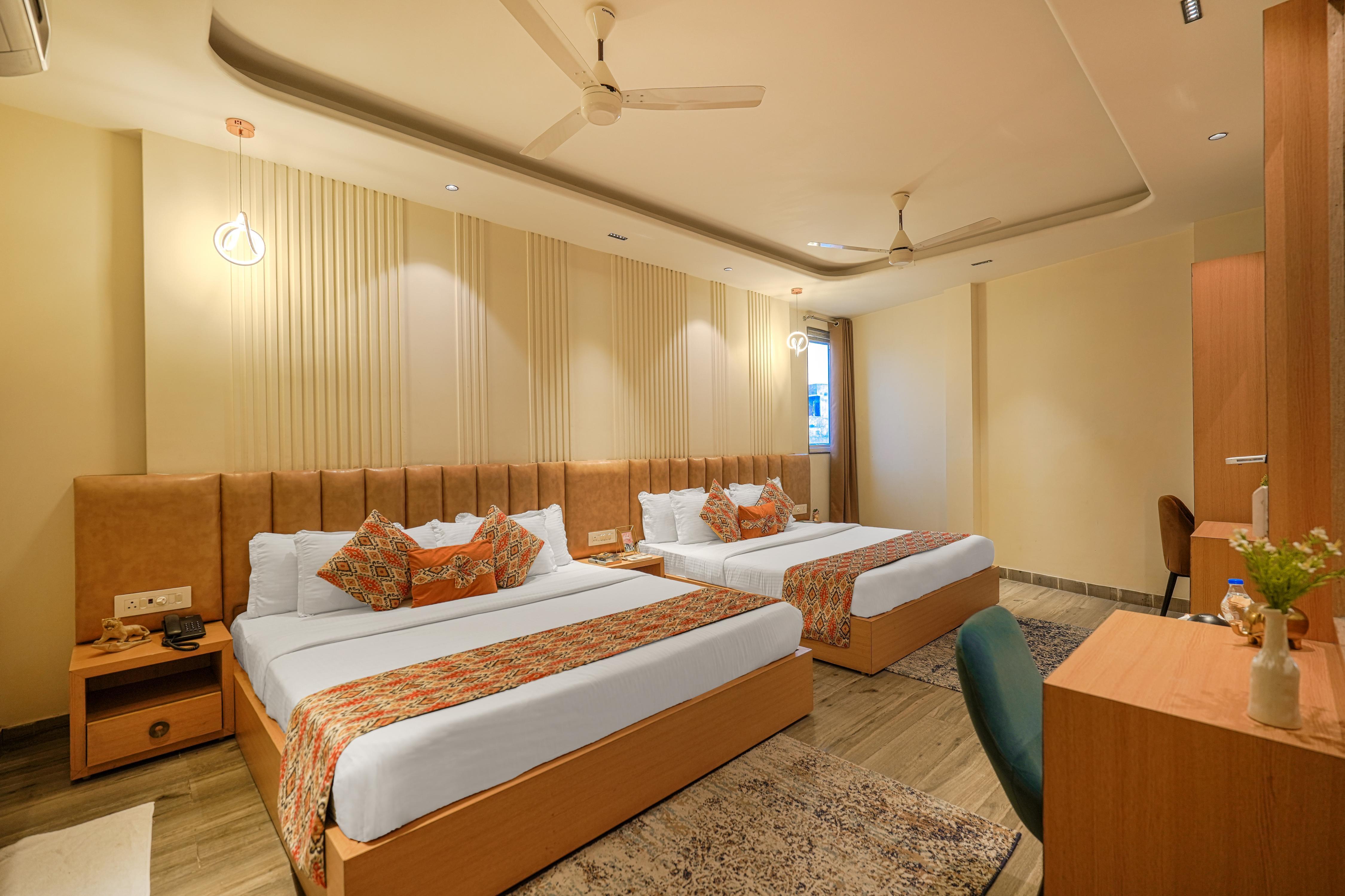 Hotel Heaven View - 50 m From Golden Temple Room Type - Family Room with 2 King Bed