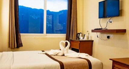 Parasol Norling Hotel & Spa Room Type - Comfort Queen Room with Mountain View