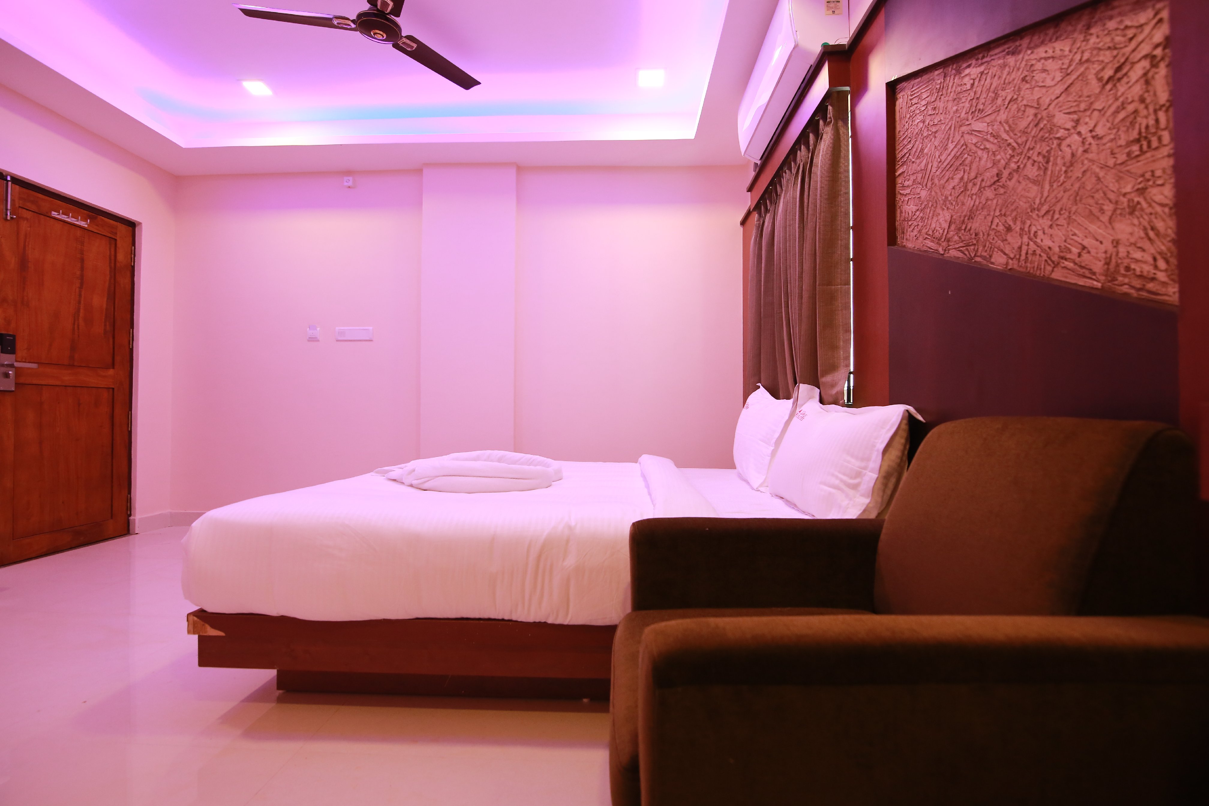 Apple Suites - Gandhi Nagar - Tap to explore photos