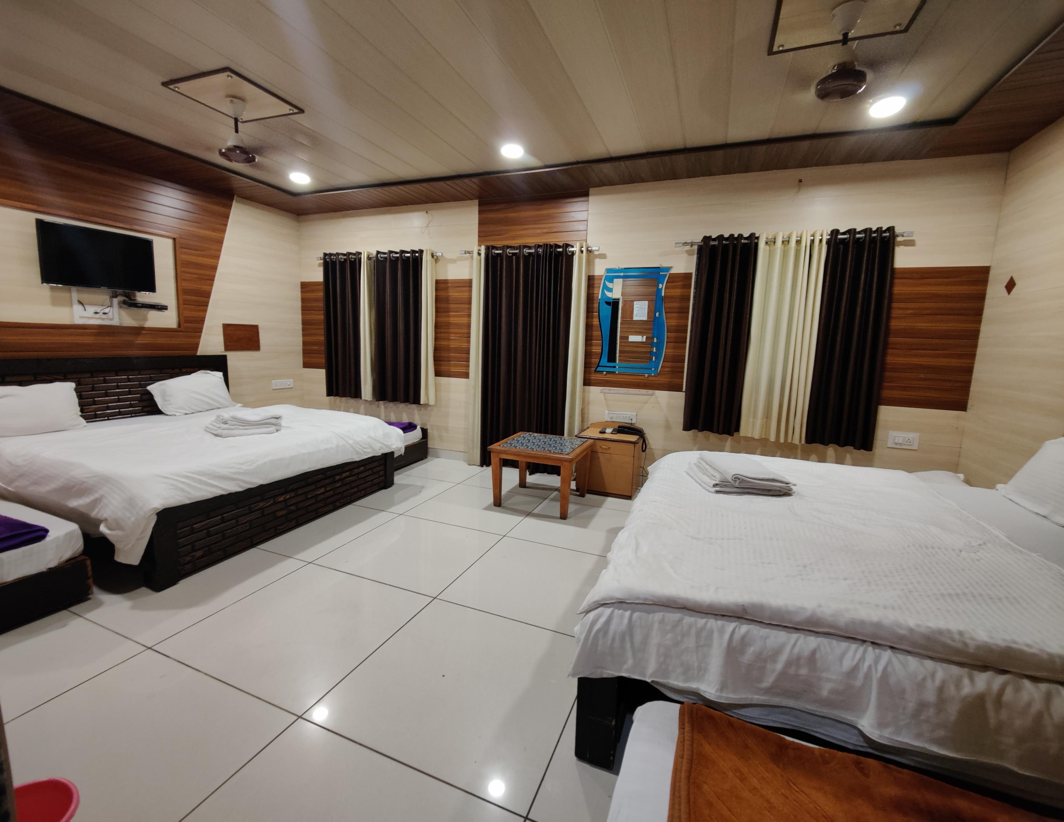 Happy Day Hotel Room Type - EIGHT BED MASTER ROOM