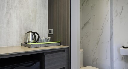Maitria Hotel Rama 9 - A Chatrium Collection Room Type - Premier Garden View Twin Bed