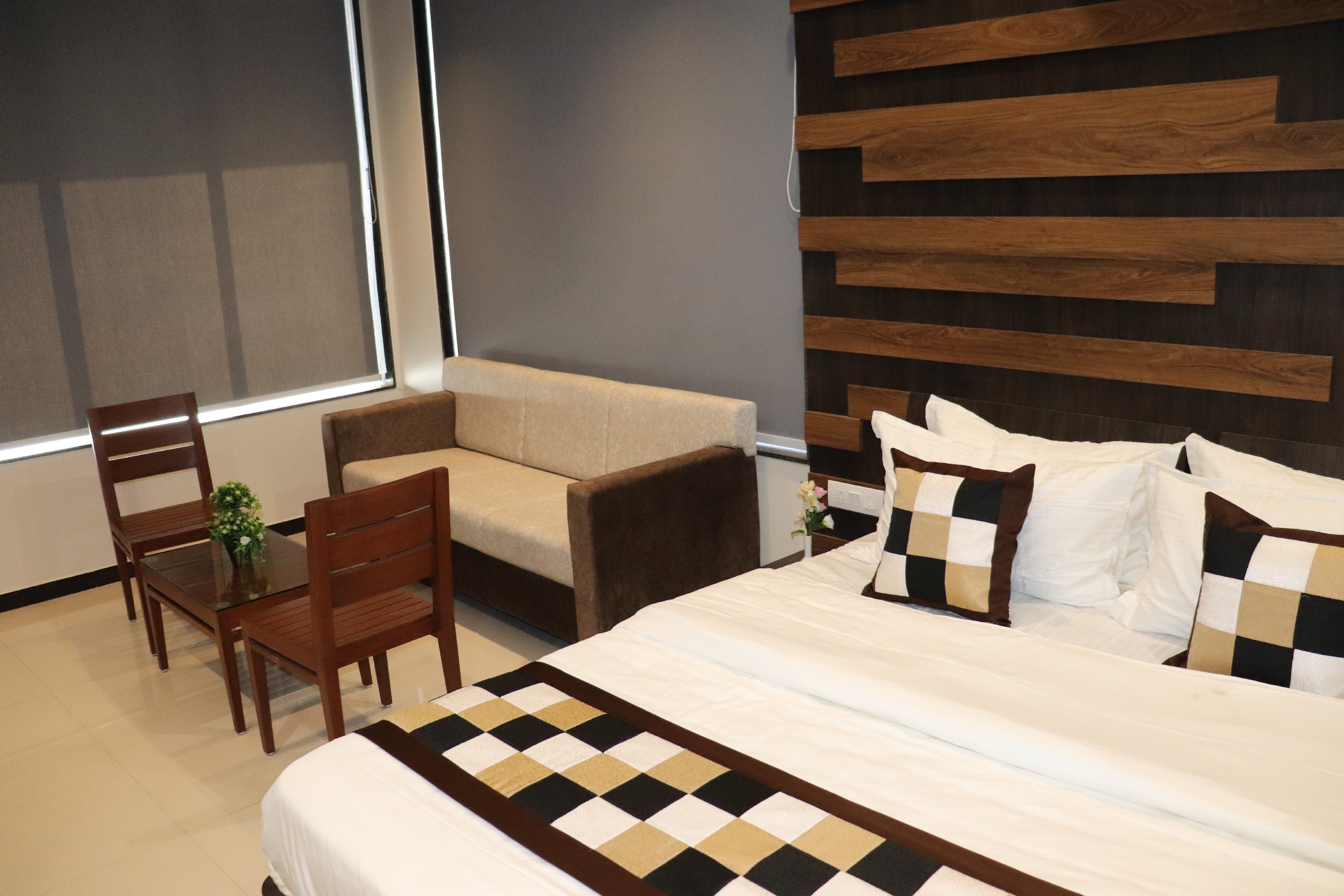 Hotel City Point - Tap to explore photos