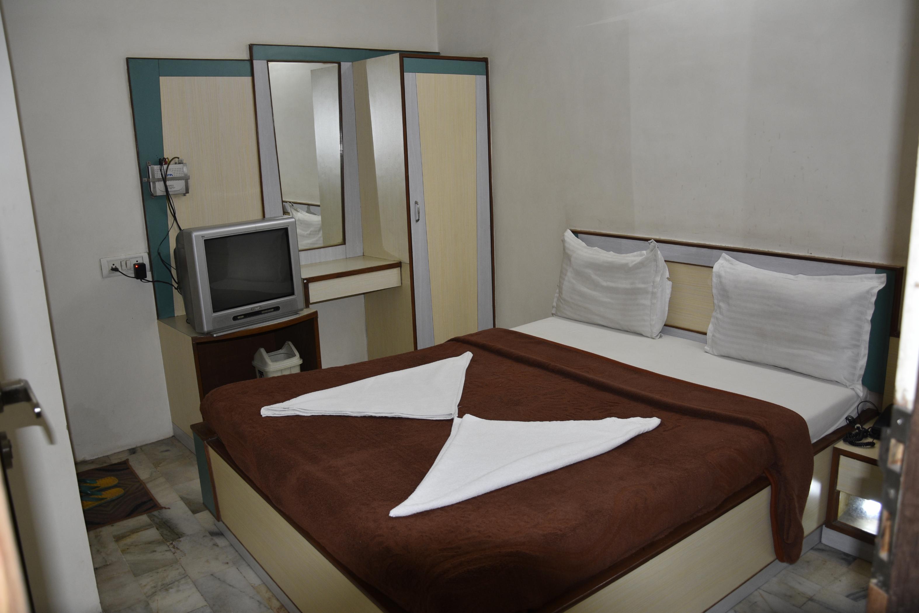 Hotel Midtown Room Type - Standard Room (Non-AC)