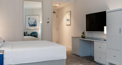 Beach Rotana Room Type - Guest Room with Balcony - King Bed