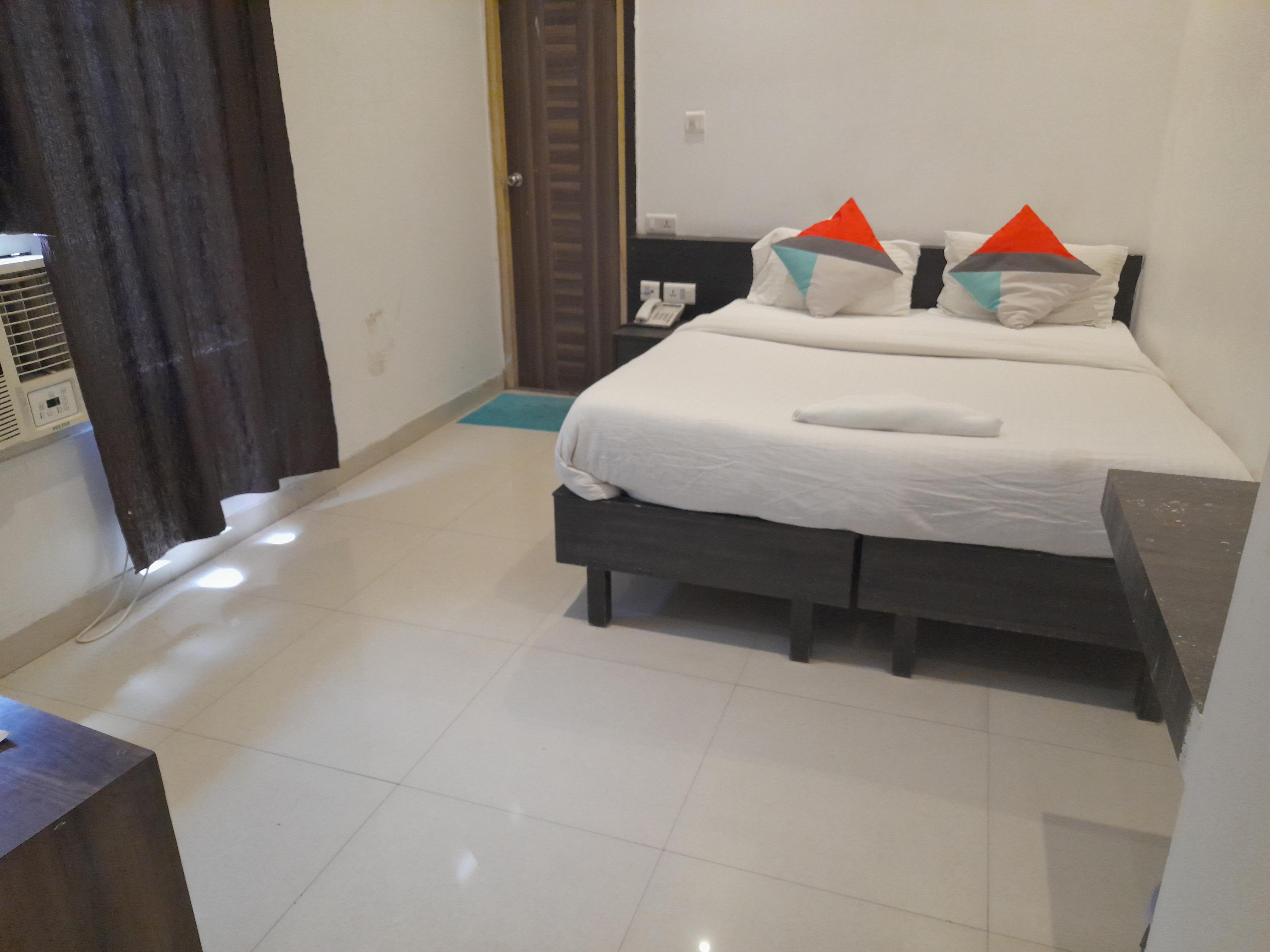 HOTEL GLOBAL INN Room Type - Deluxe Room (Double Bed)