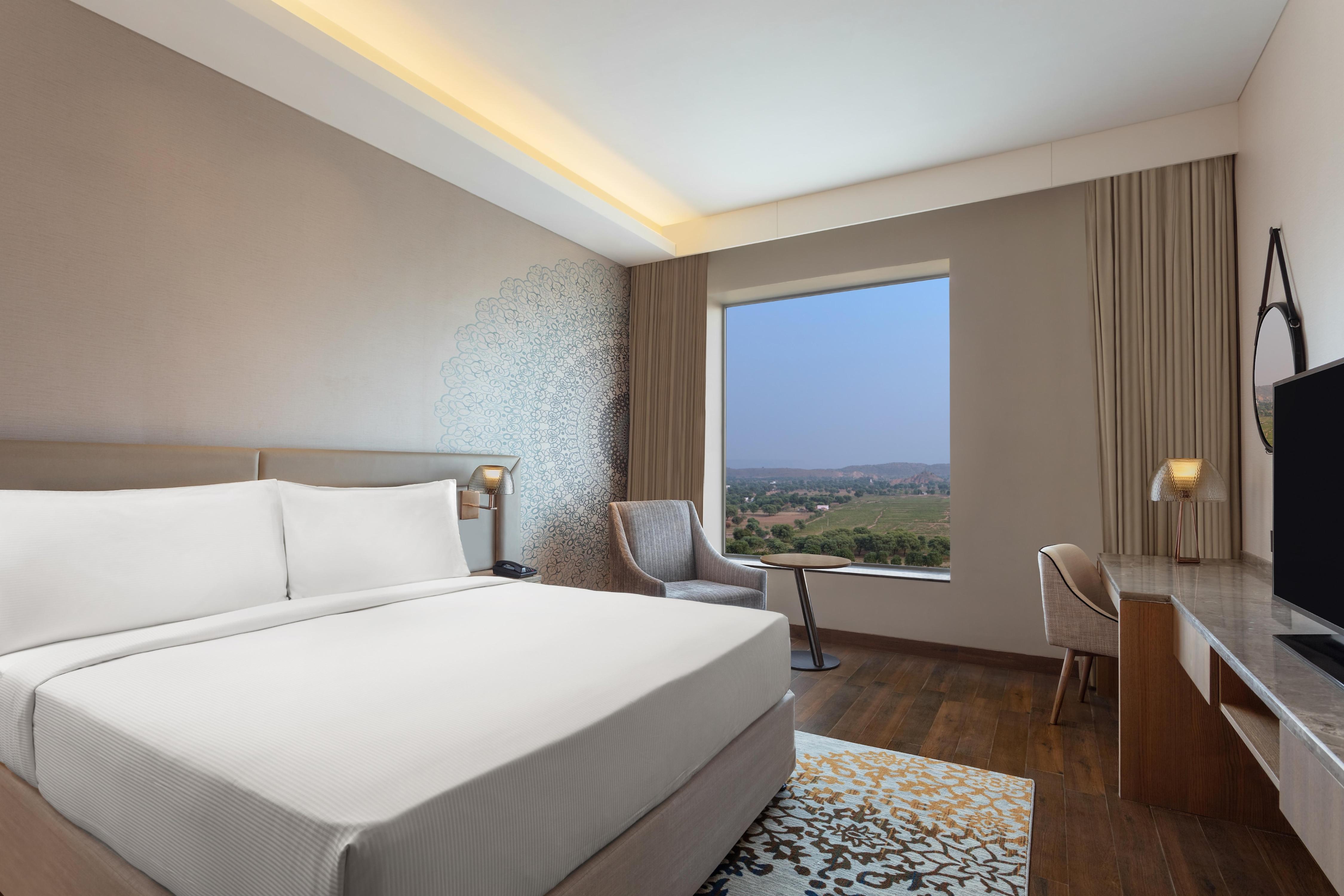 DoubleTree by Hilton, Jaipur, Amer Room Type - Premium King Room - Aravali View