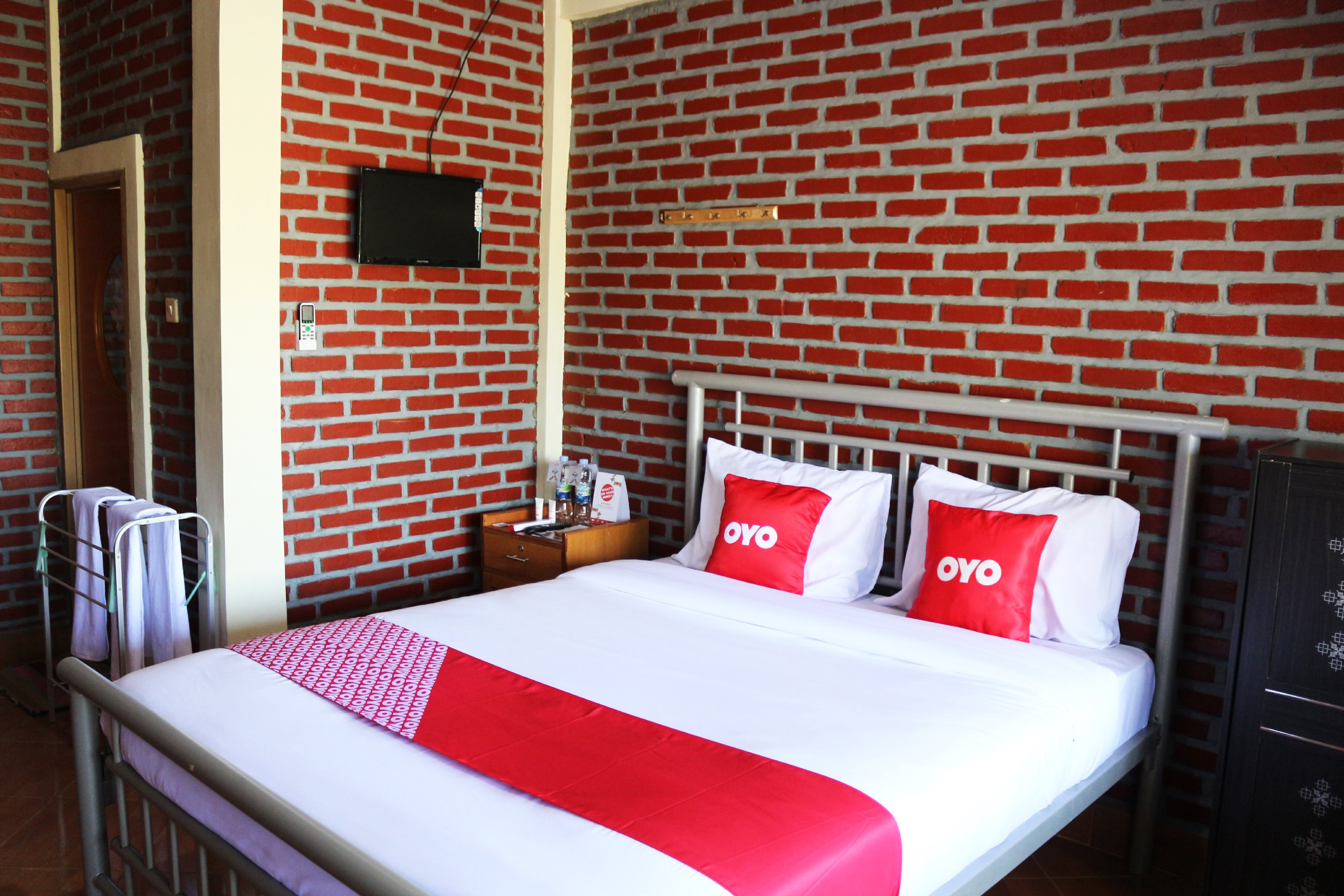 Hotel O Villa Ciparay Indah Syariah - Tap to explore photos