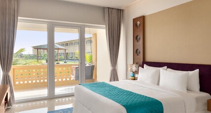 Hawthorn Suites by Wyndham Dwarka Room Type - 1 King Bed, Deluxe Room