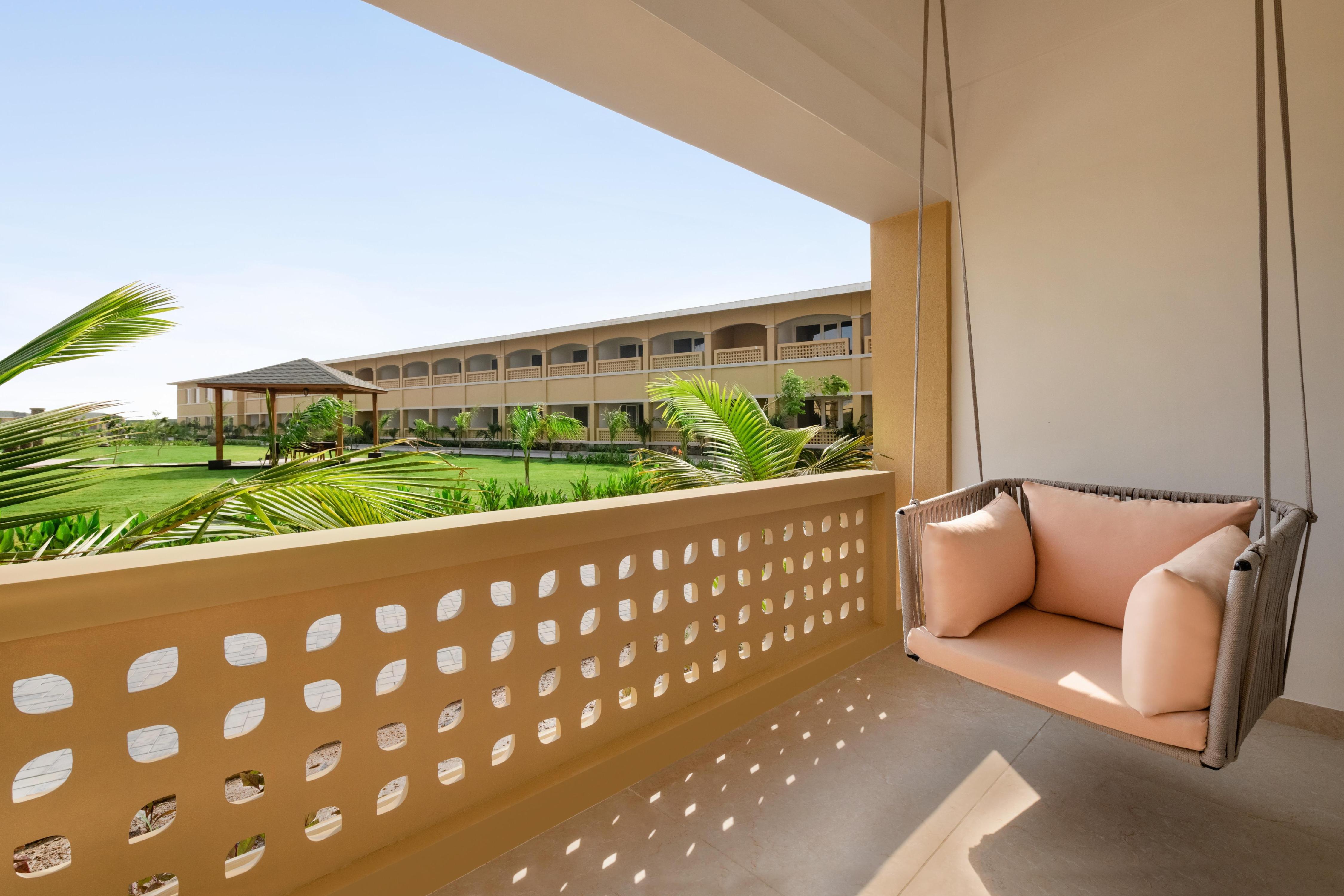 Hawthorn Suites by Wyndham Dwarka Room Type - 1 Twin Bed, Deluxe Room