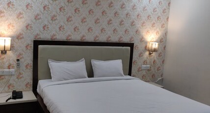 THE CROWN RESORT Room Type - Deluxe Room