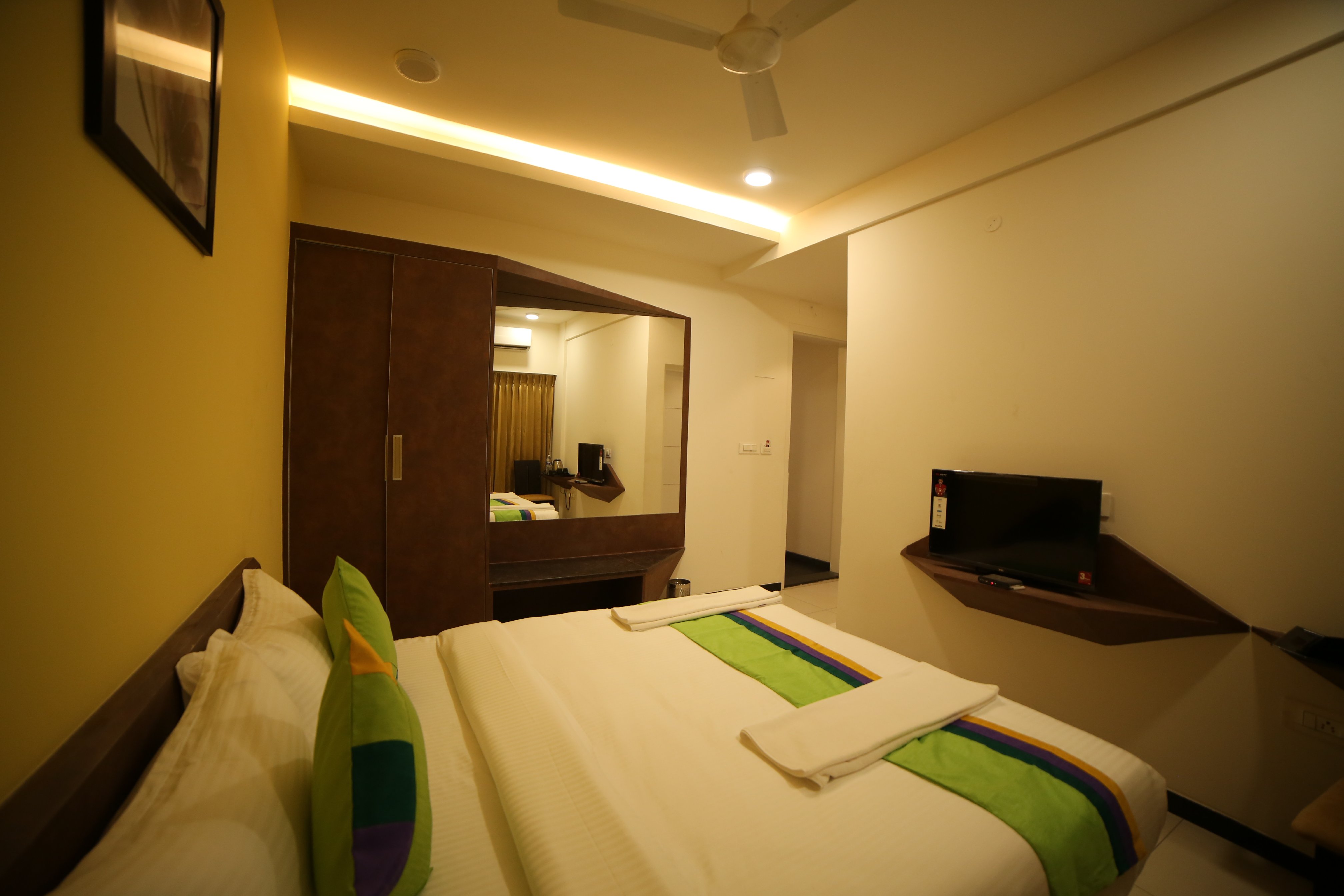 Rohini Aparthotel | Rooms & Wi-Fi - Tap to explore photos
