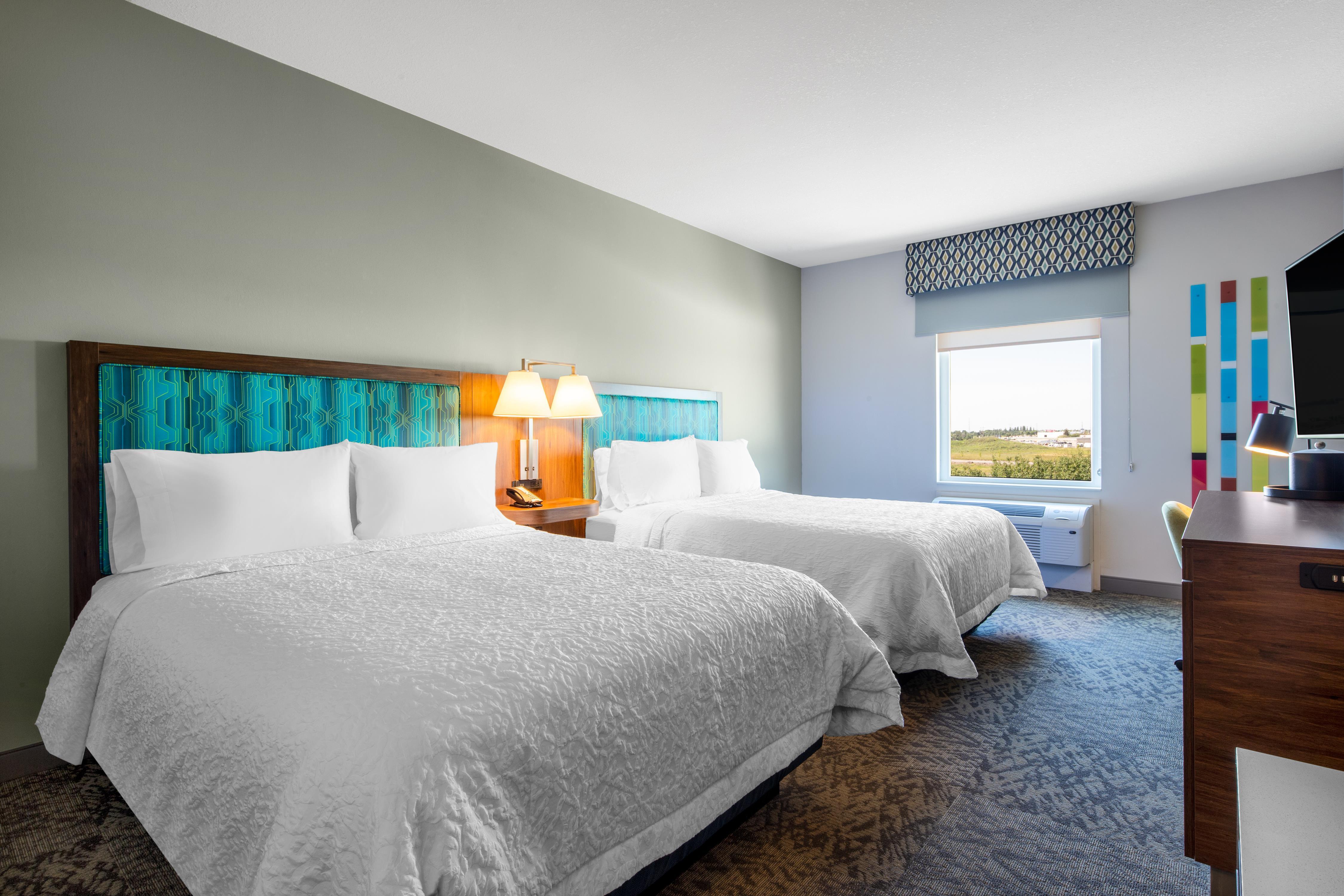 Hampton Inn & Suites Edmonton St. Albert Room Type - 2 QUEENS W  FRIDGE MICROWV