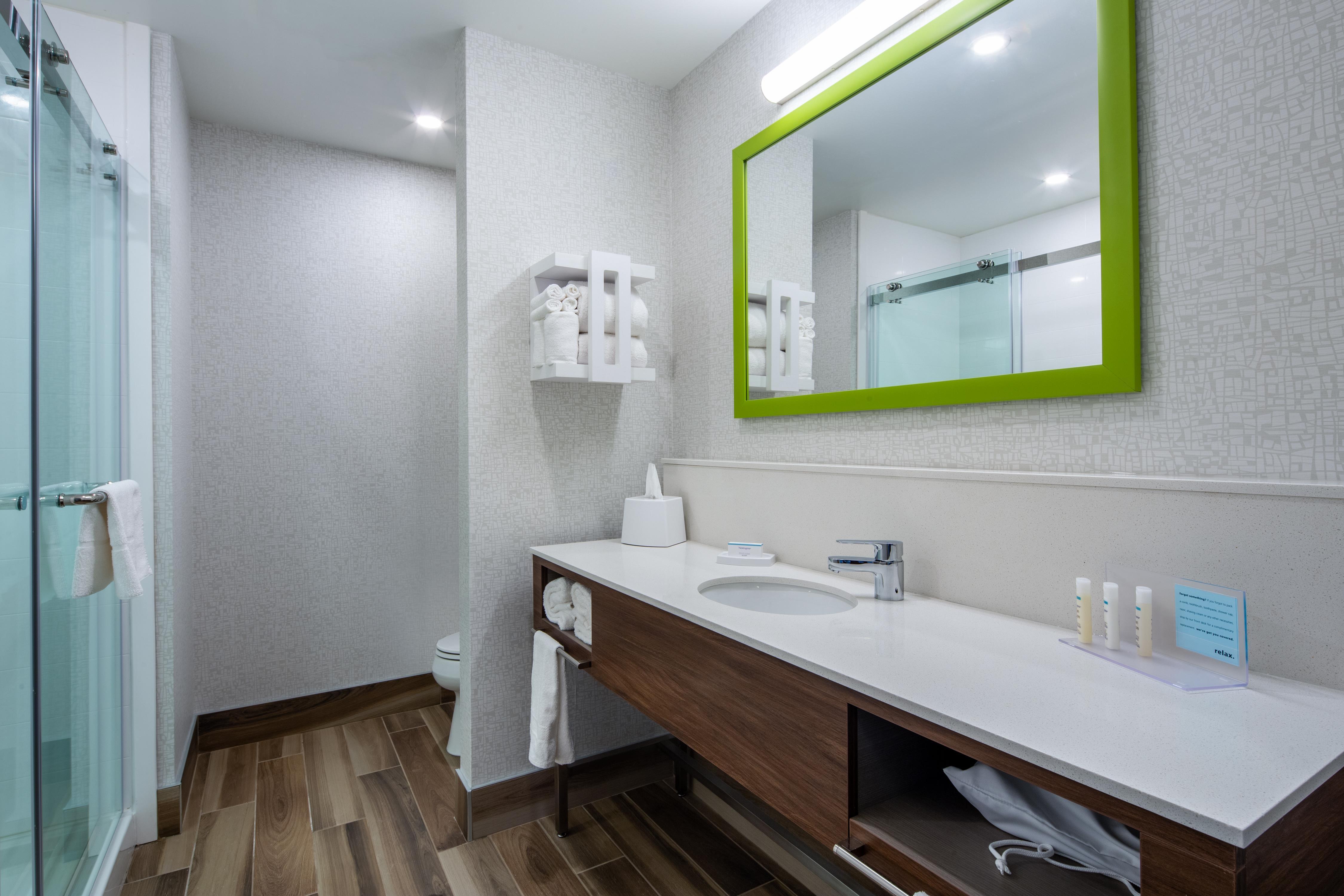 Hampton Inn & Suites Edmonton St. Albert Room Type - 1 KNG HR ACC FRG MIC SB NS