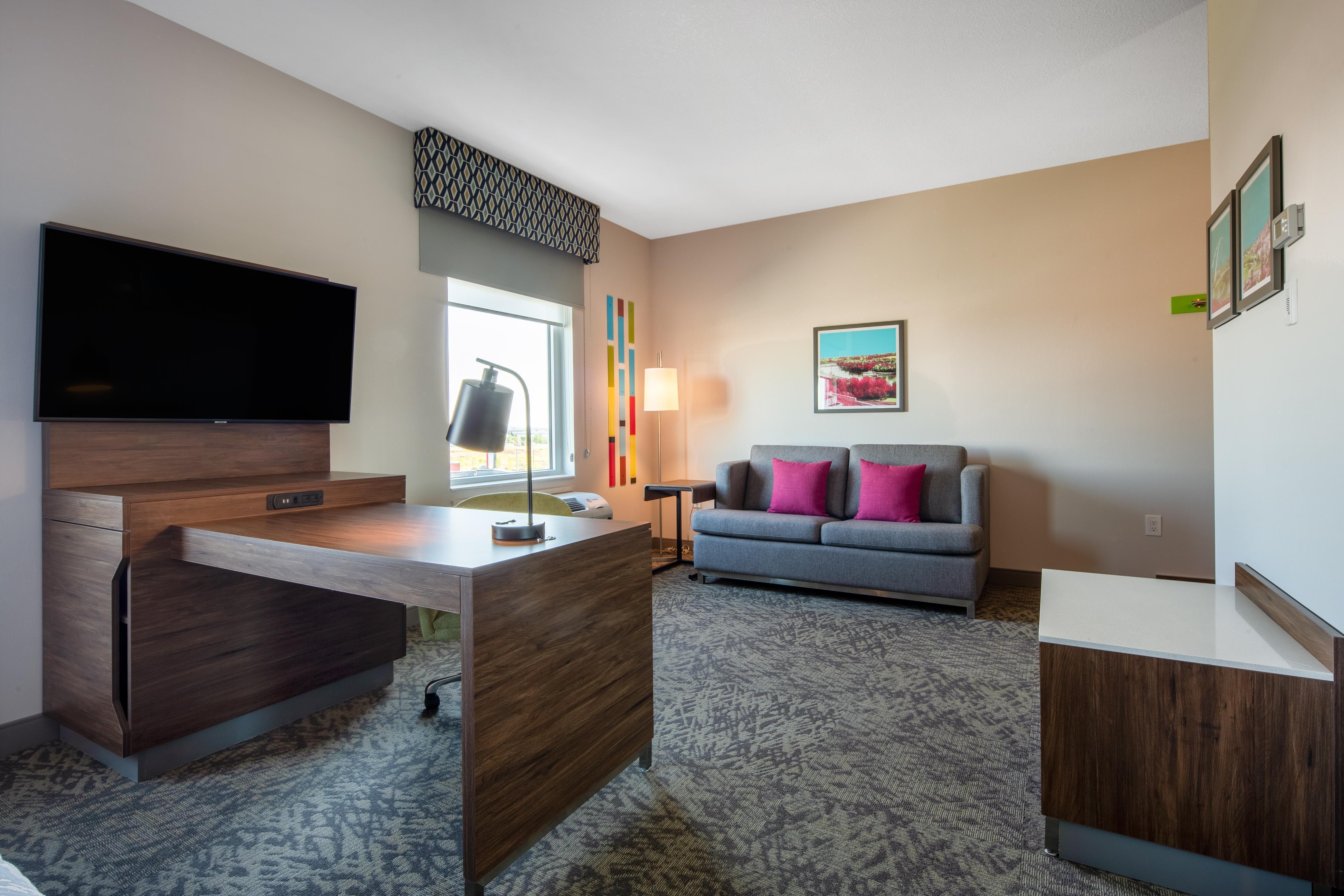 Hampton Inn & Suites Edmonton St. Albert Room Type - 1 KING SUITE NONSMOKE