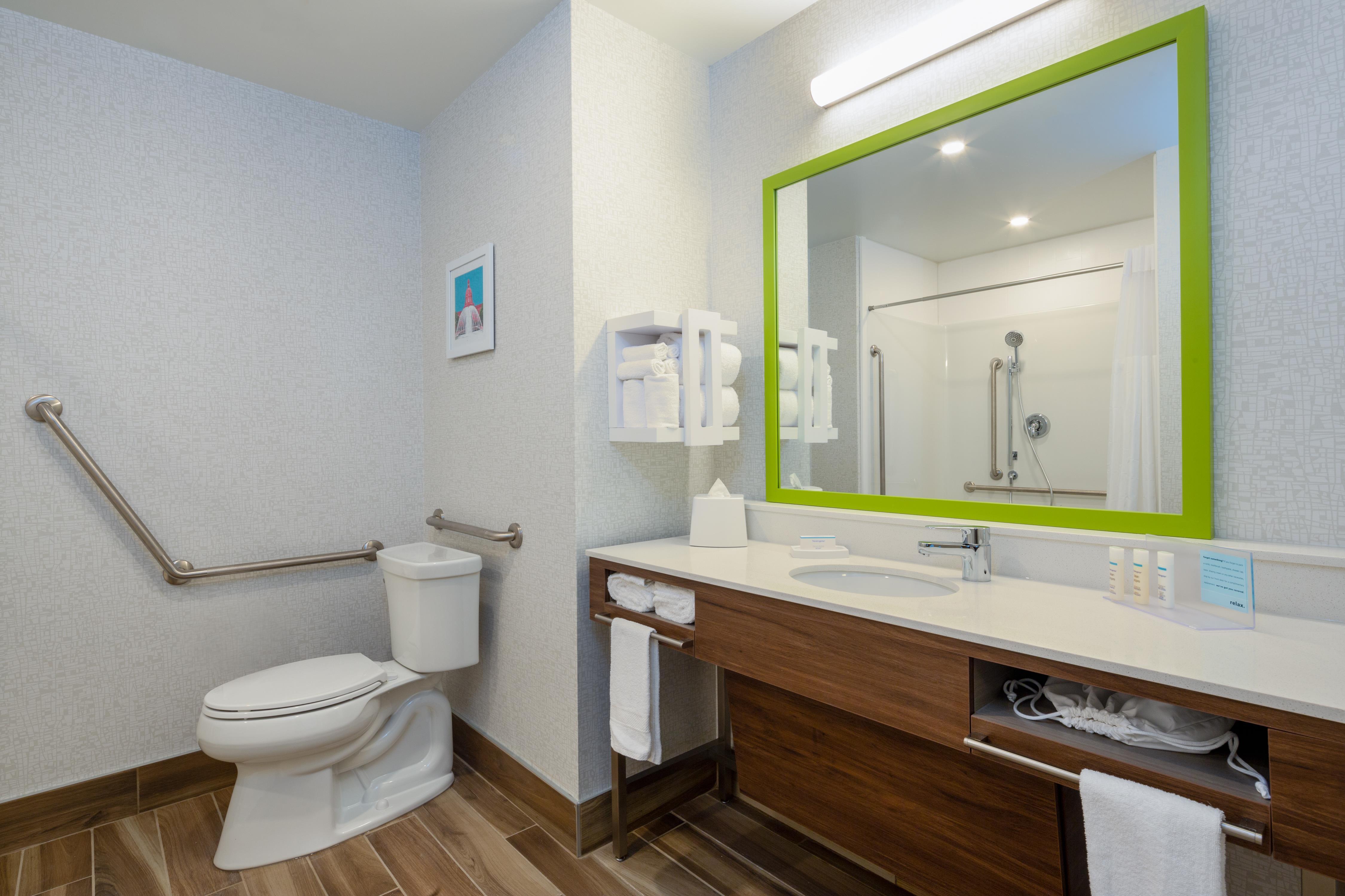 Hampton Inn & Suites Edmonton St. Albert Room Type - KING ACC ROOM FRDG MIC NS