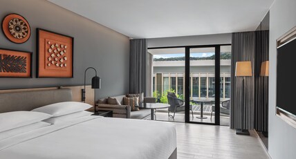 Four Points by Sheraton Phuket Patong Beach Resort Room Type - Guest room, 1 King, Balcony