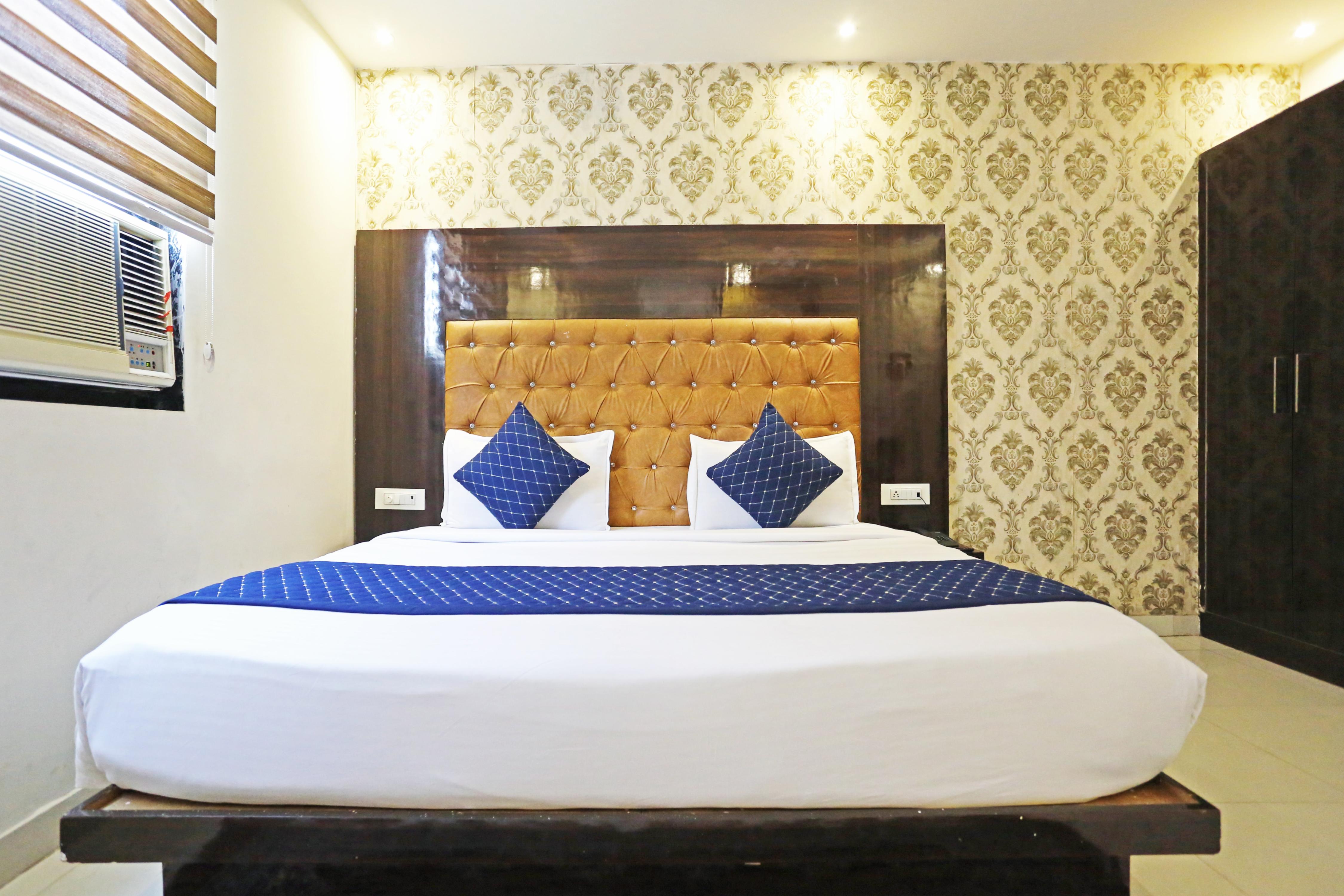 Hotel Iconic Suite near Delhi Airport - Tap to explore photos