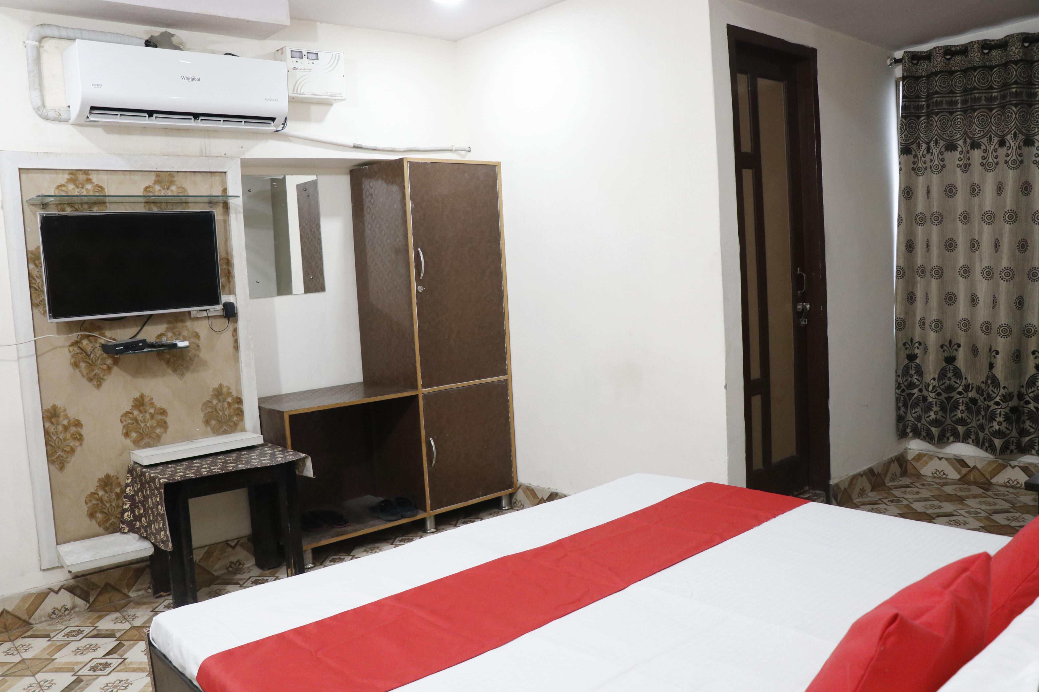 Narula'S Hotel - Tap to explore photos