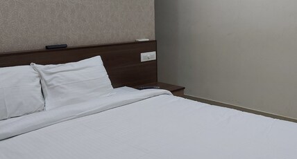 THE HOTEL ELITE INTERNATIONAL Room Type - NON A/C DOUBLE