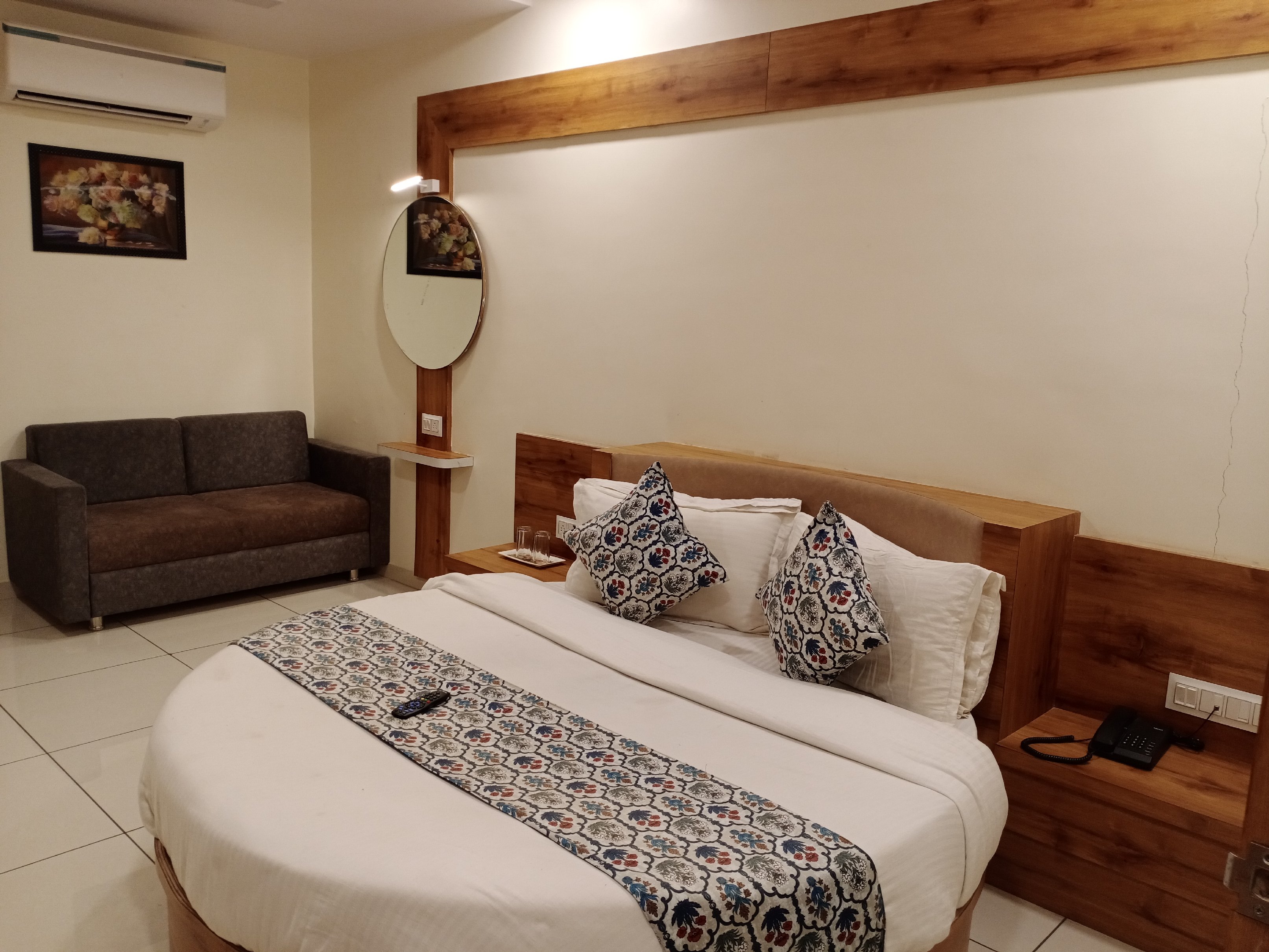 Hotel Neelkamal Room Type - Executive Suite