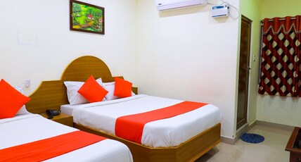 HOTEL JEYAM Room Type - DELUXE TRIPLE BED AC