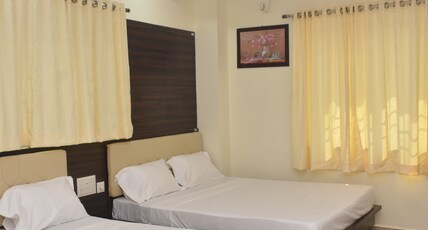 Arihanth Inn Room Type - Quad Room AC Room