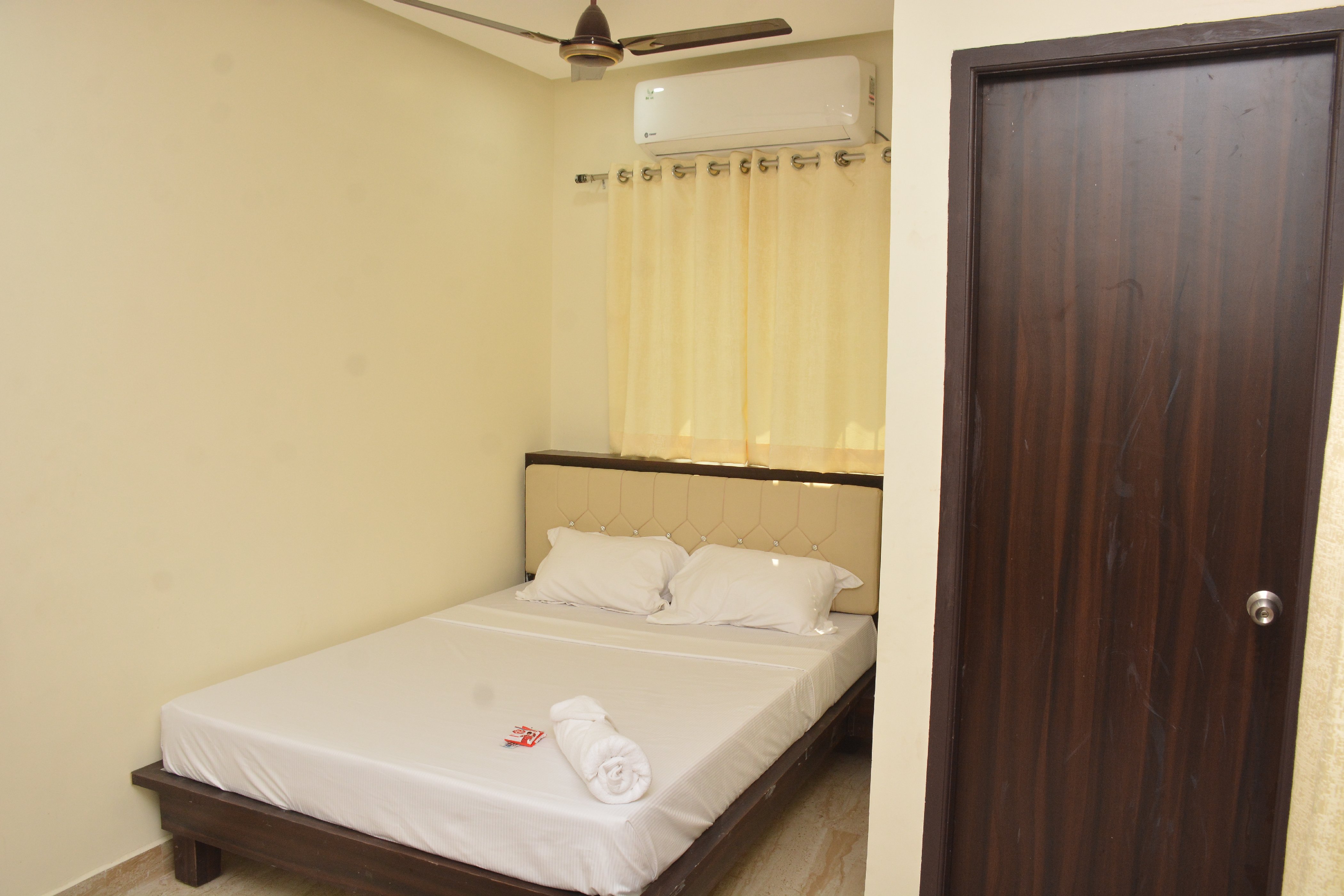 Arihanth Inn Room Type - Deluxe AC Room
