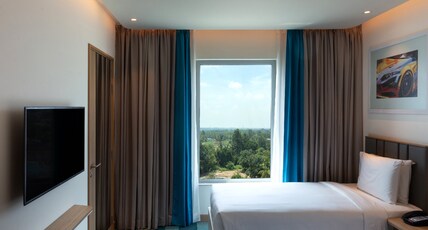 Holiday Inn Express & Suites, OMR Bengaluru Room Type - 2 Twin Beds Standard Non Smoking & Free Breakfast Holiday Inn Express & Suites, OMR Bengaluru Room Type - 2 Twin Beds Standard Non Smoking & Free Breakfast