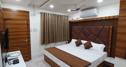 Pushpak Hotel Room Type - Suite Room