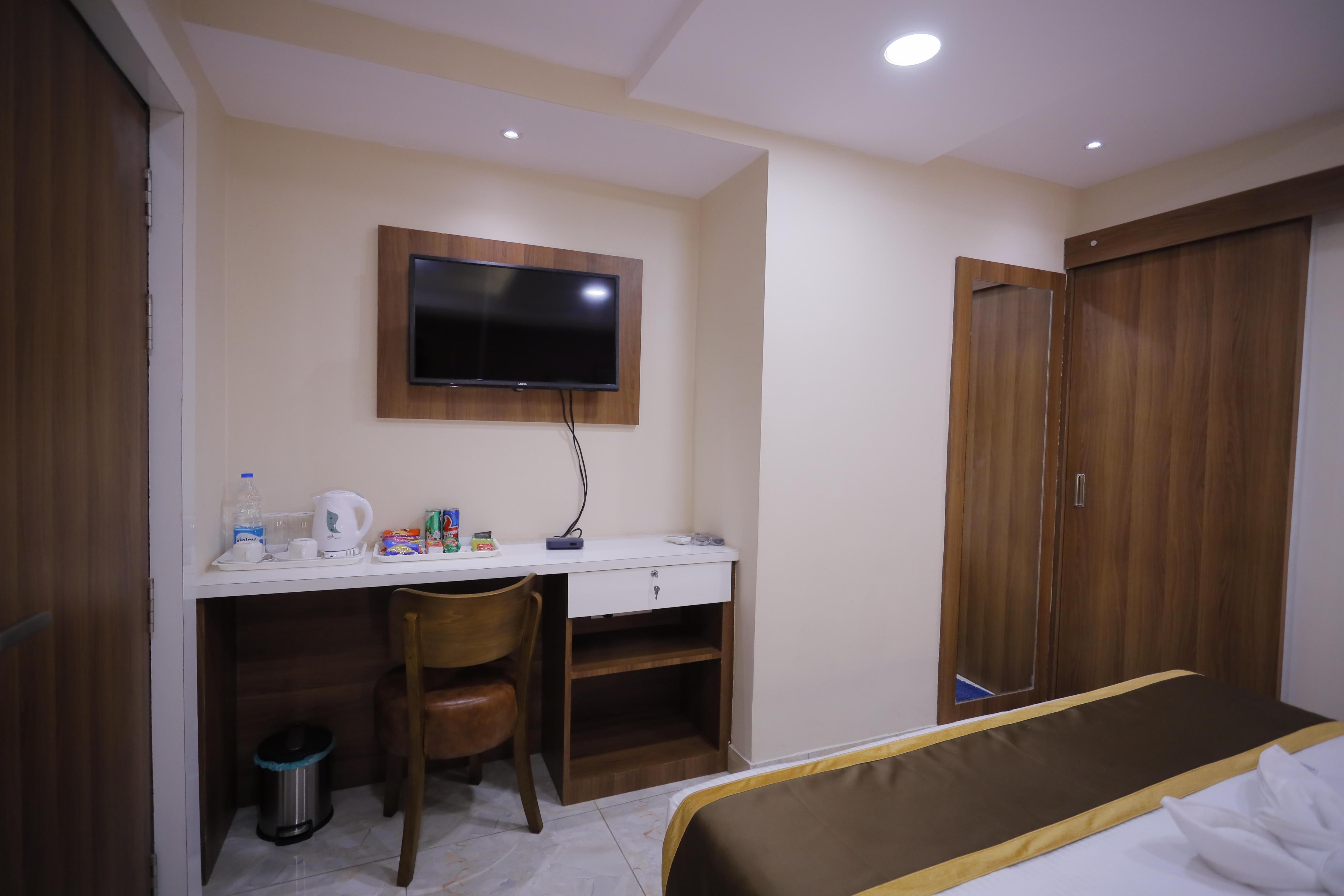 THE AVENUE HOTEL@Ballygunge - Tap to explore photos