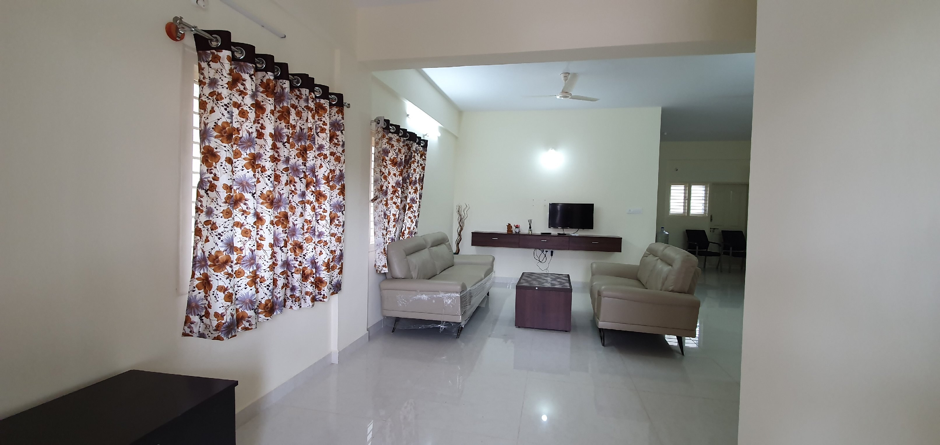 Rent On | Rooms in an Apartment - Tap to explore photos
