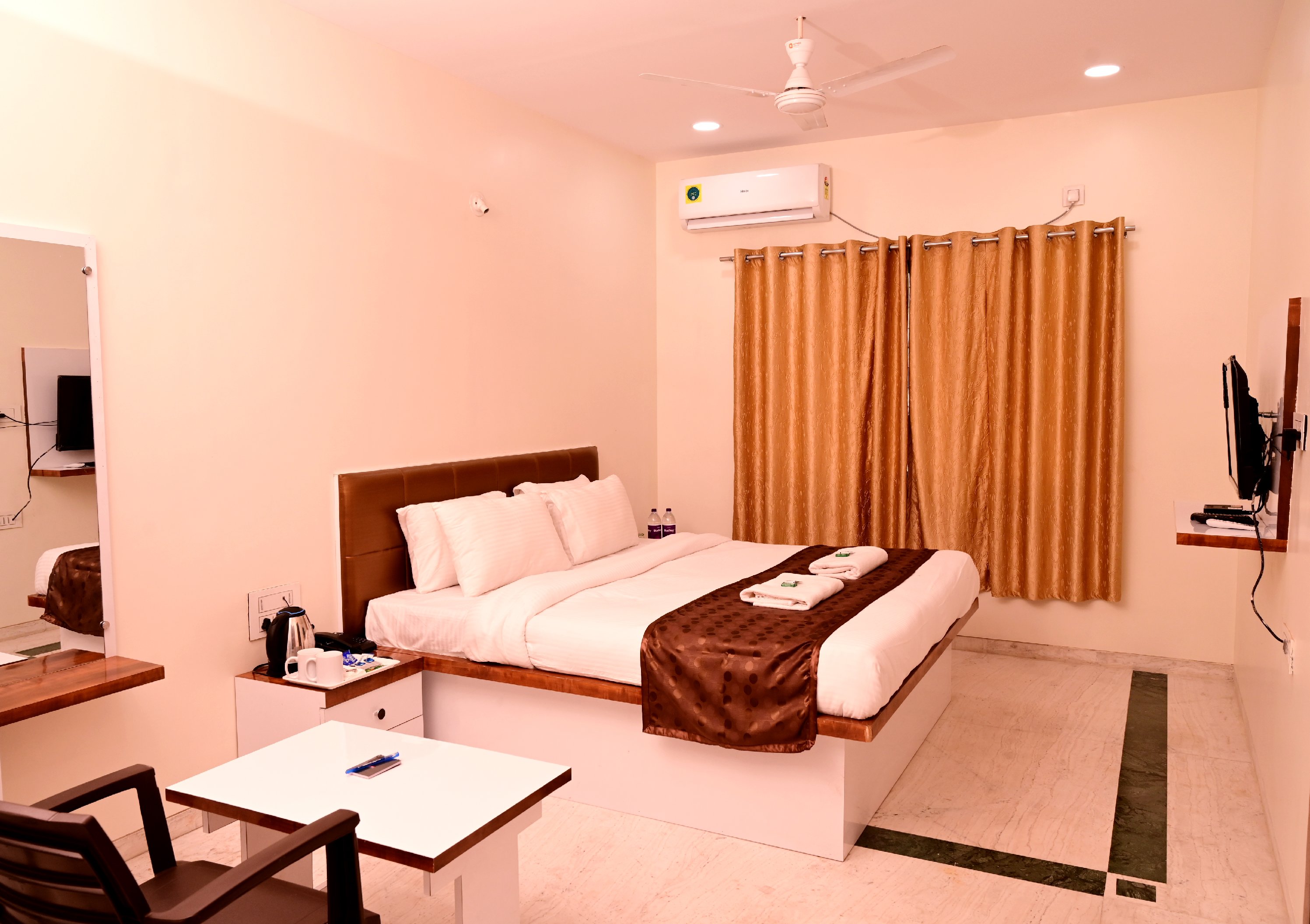 HOTEL DAKSH Room Type - Deluxe Room HOTEL DAKSH Room Type - Deluxe Room